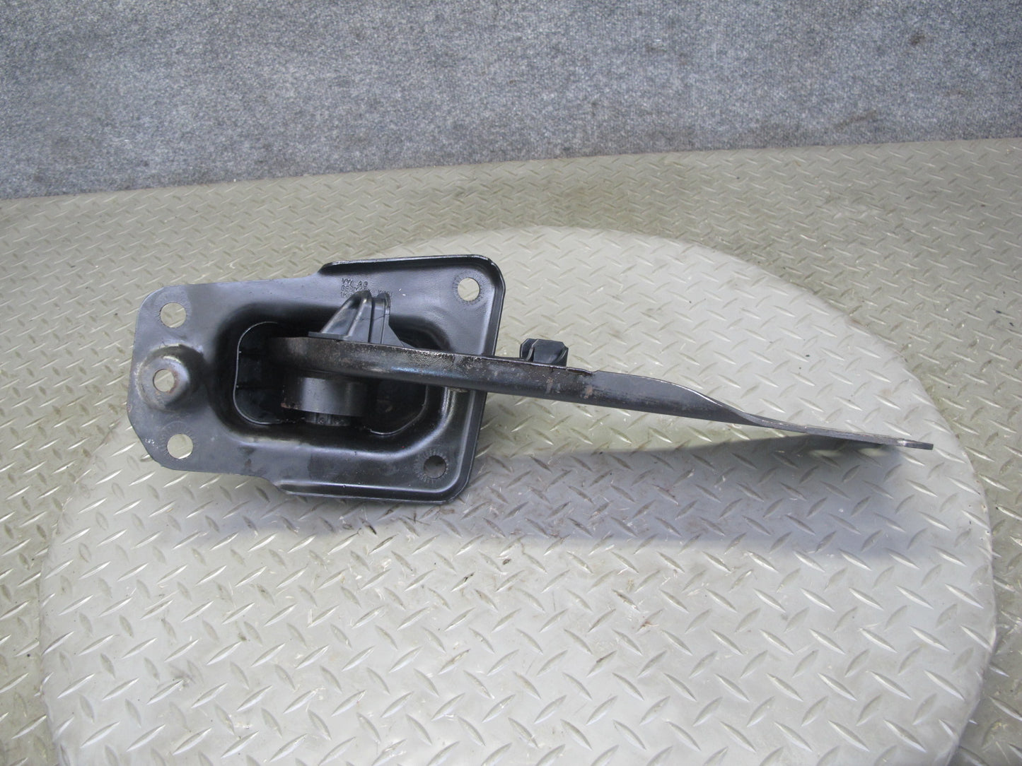 06-14 VW Golf R32 GTI R Rabbit Jetta Rear Right Suspension Trailing Arm OEM
