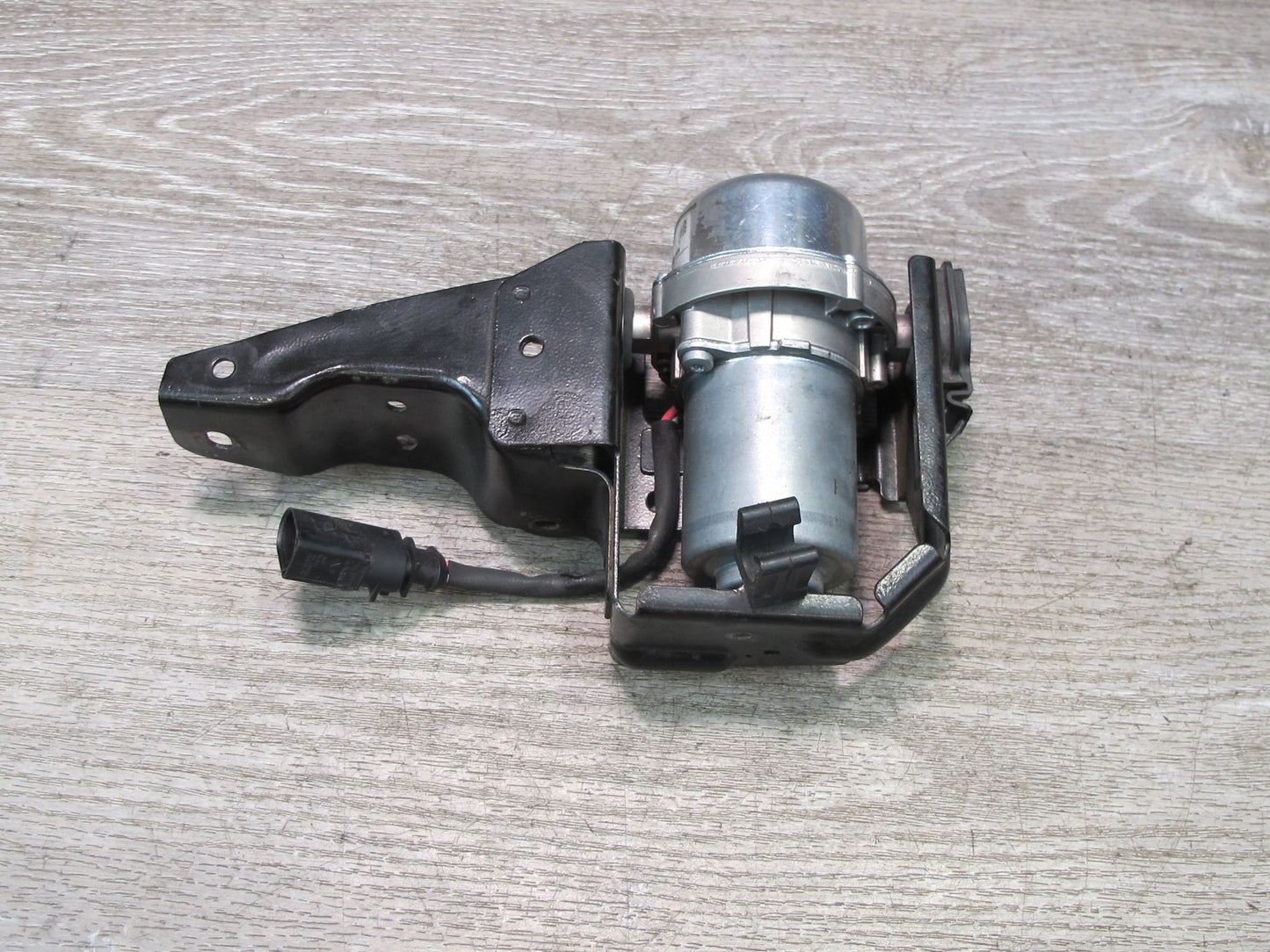 2003-2006 Porsche Cayenne 955 4.5L Turbo Brake Booster Vacuum Pump