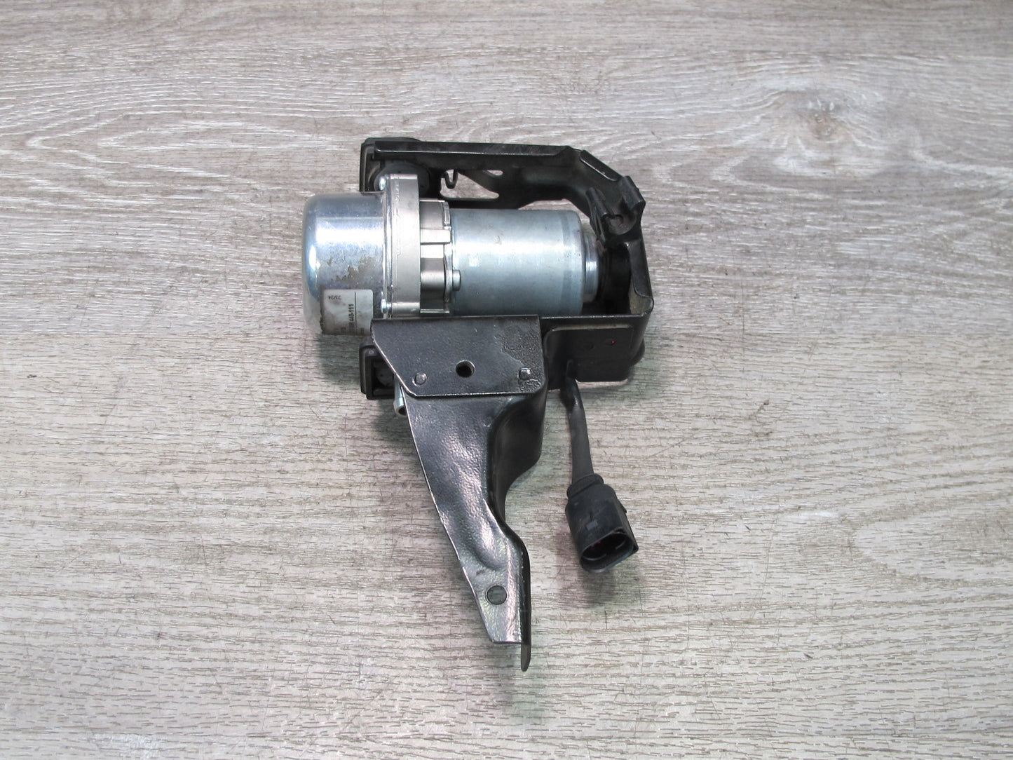 2003-2006 Porsche Cayenne 955 4.5L Turbo Brake Booster Vacuum Pump