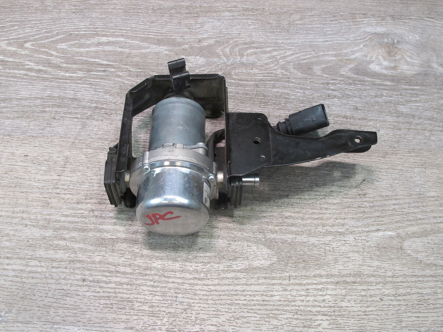 2003-2006 Porsche Cayenne 955 4.5L Turbo Brake Booster Vacuum Pump