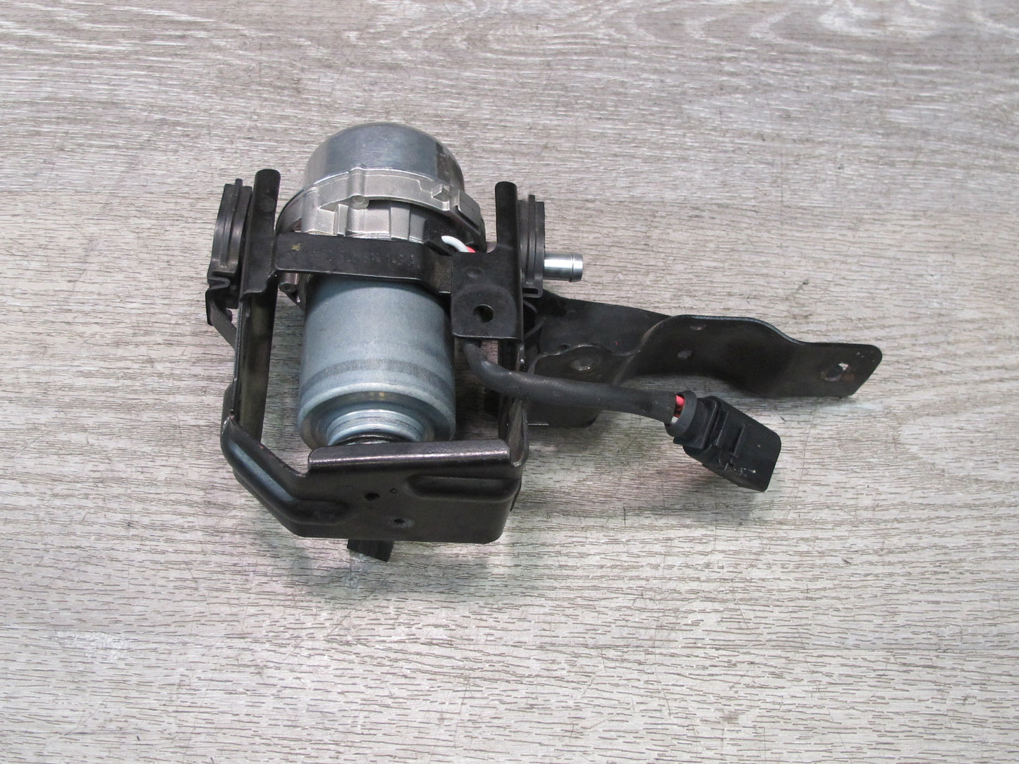 2003-2006 Porsche Cayenne 955 4.5L Turbo Brake Booster Vacuum Pump