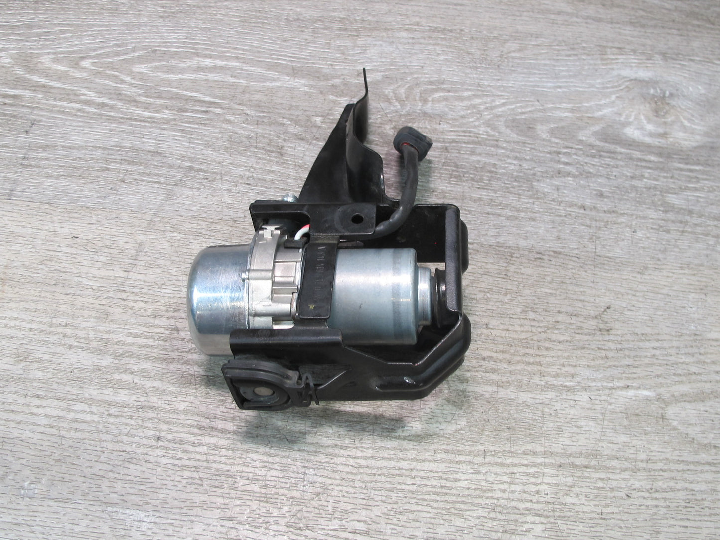 2003-2006 Porsche Cayenne 955 4.5L Turbo Brake Booster Vacuum Pump