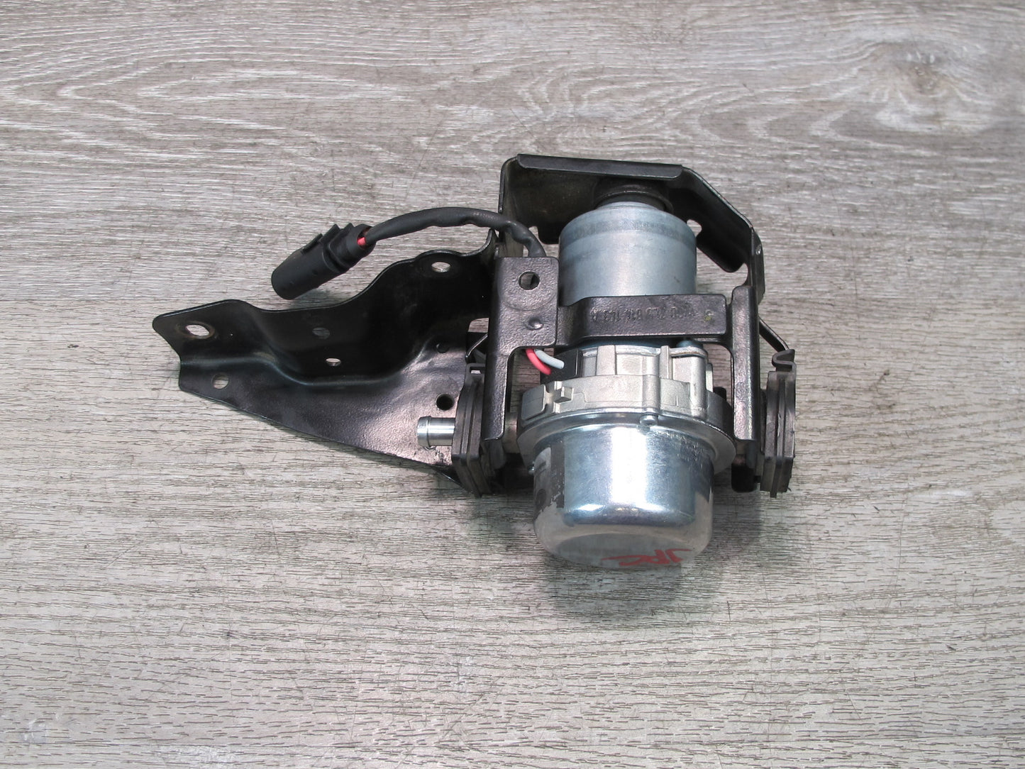 2003-2006 Porsche Cayenne 955 4.5L Turbo Brake Booster Vacuum Pump