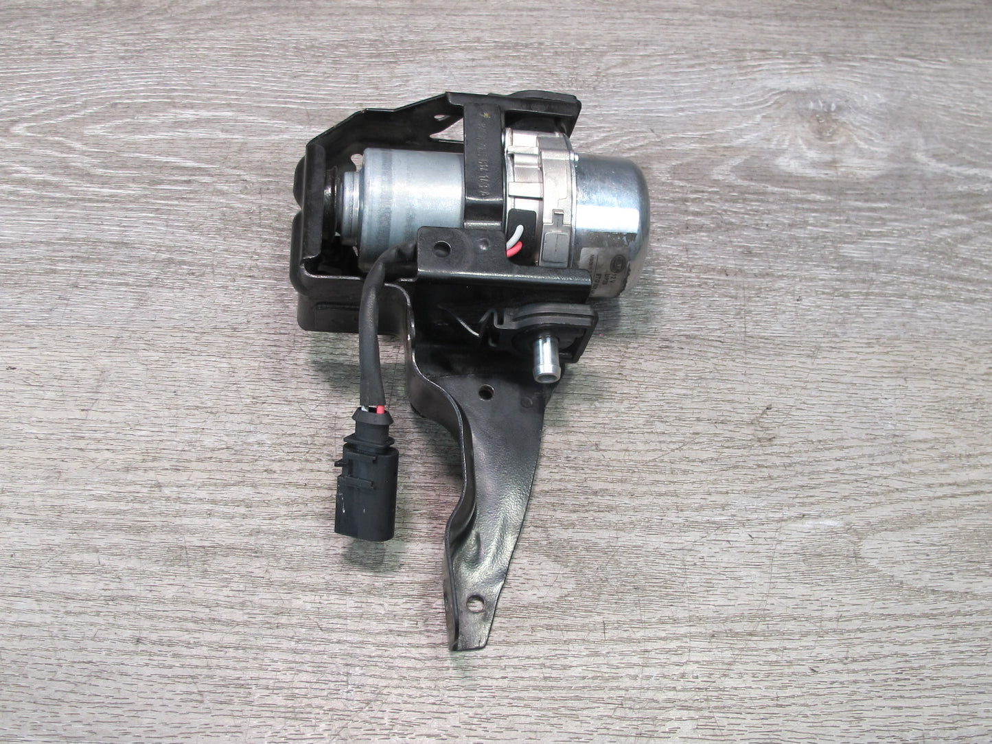 2003-2006 Porsche Cayenne 955 4.5L Turbo Brake Booster Vacuum Pump