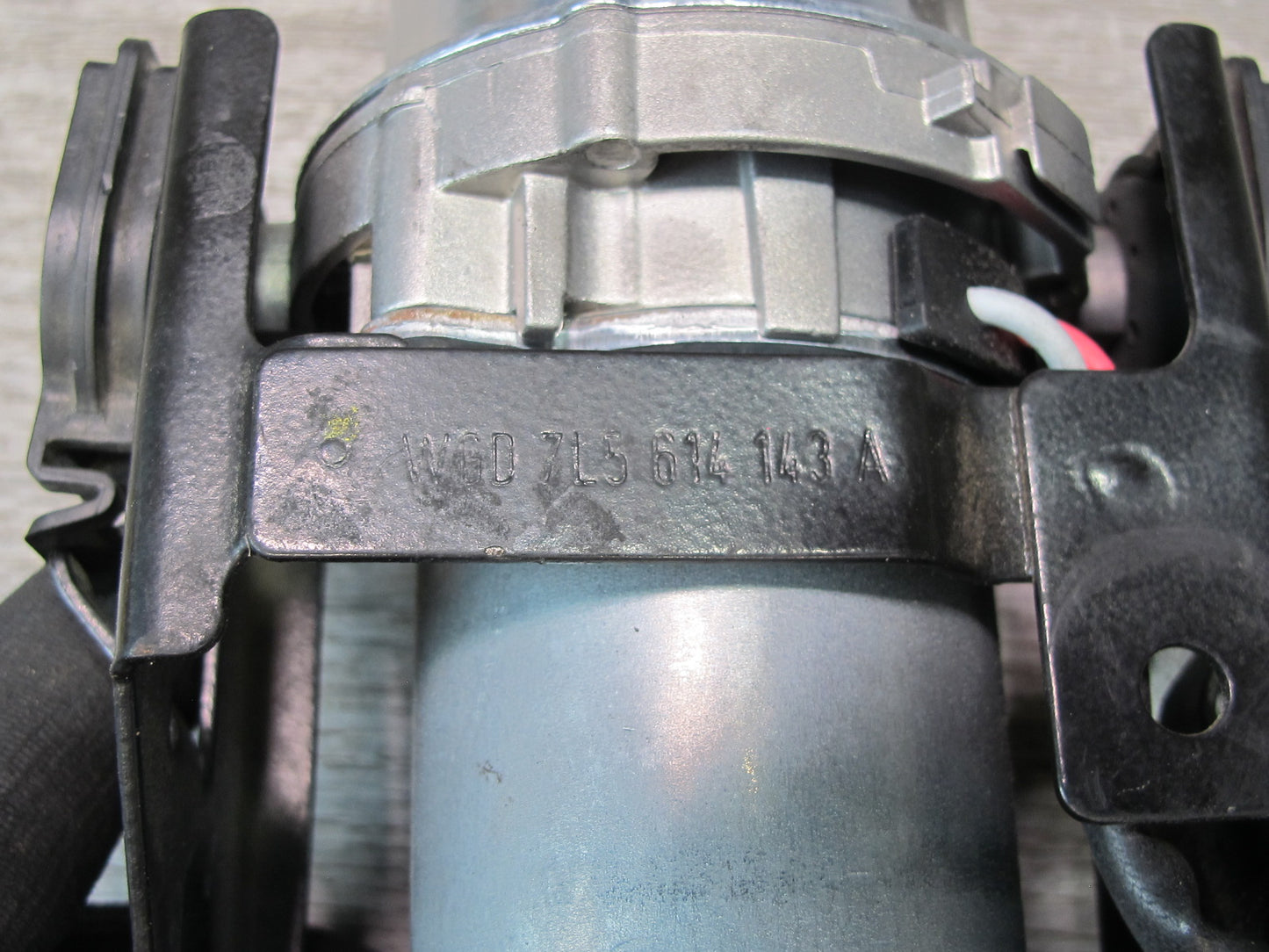 2003-2006 Porsche Cayenne 955 4.5L Turbo Brake Booster Vacuum Pump