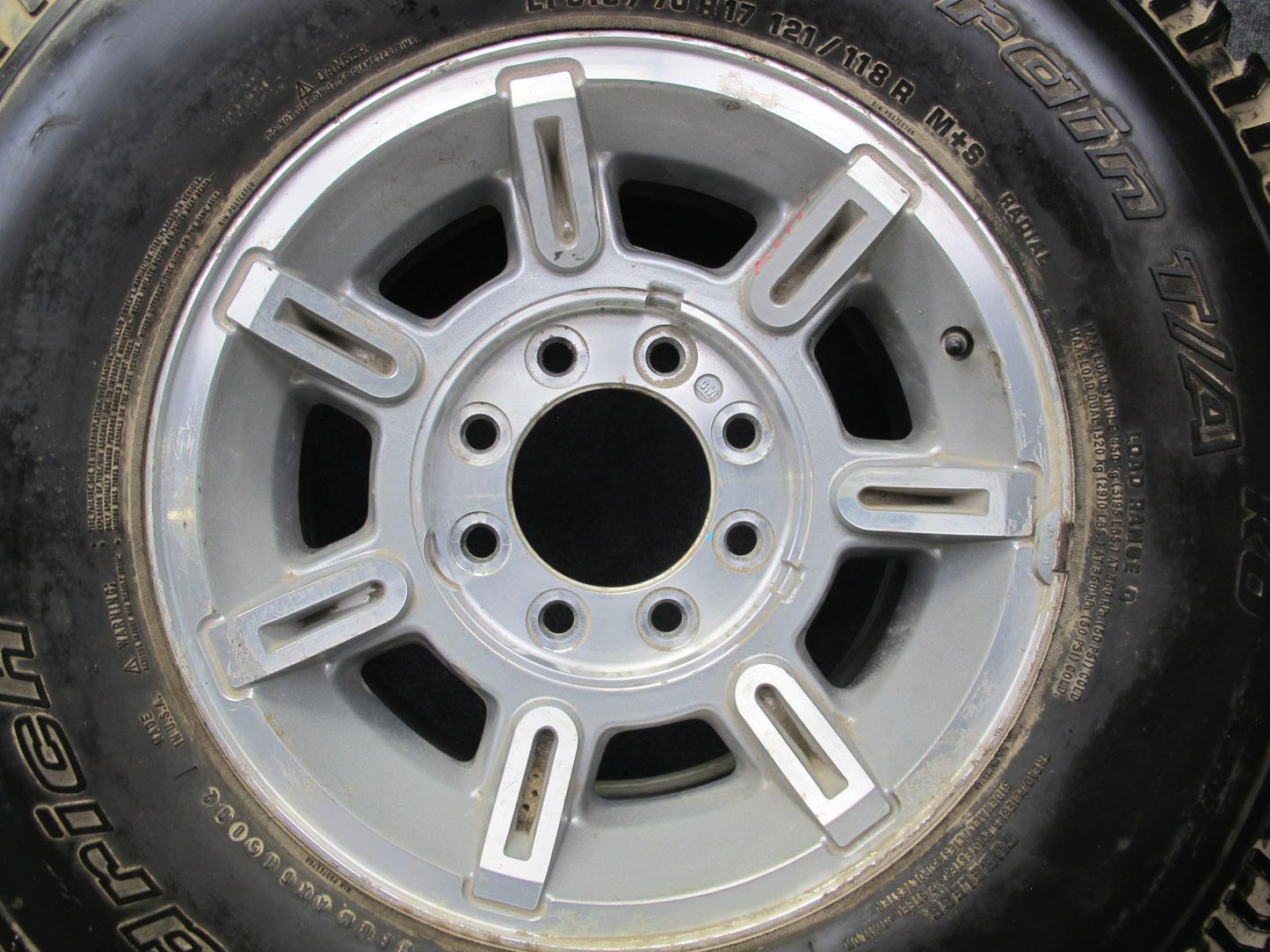 2003-2007 Hummer H2 R17" 7-SPOKE Alloy Wheel Rim 17X8.5J 8X165.1 W/ Tire