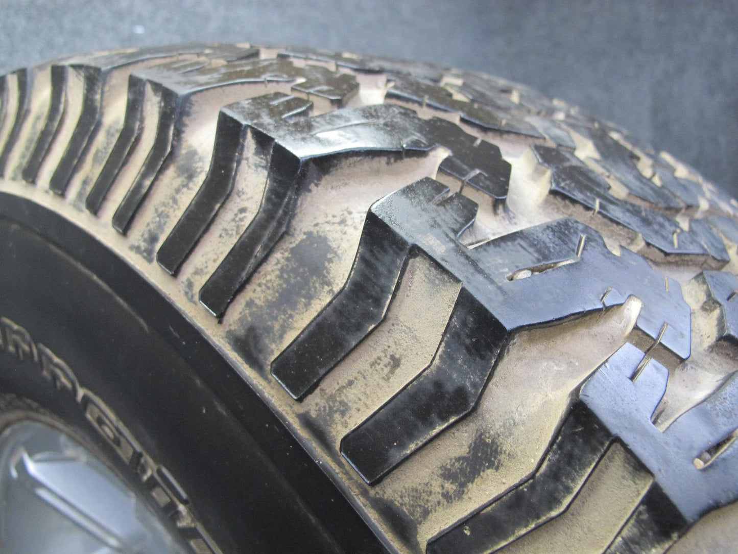 2003-2007 Hummer H2 R17" 7-SPOKE Alloy Wheel Rim 17X8.5J 8X165.1 W/ Tire