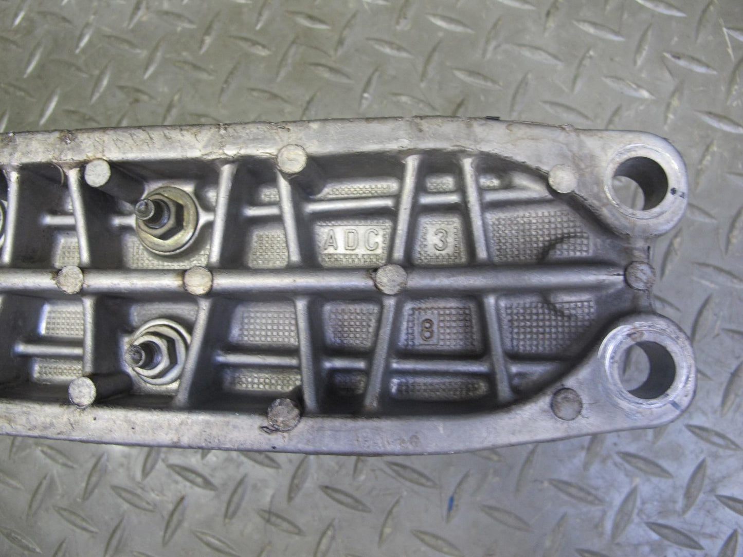 01-05 Lexus JCE10L IS300 A650E A/T Automatic Transmission Mount Bracket OEM
