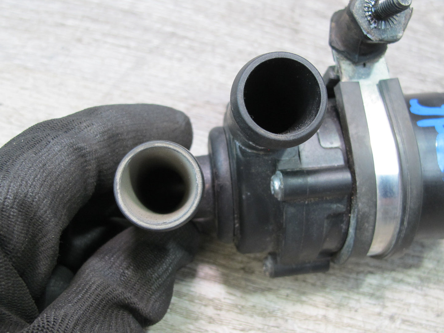 2003-2006 Porsche Cayenne 955 Auxiliary AUX Coolant Water Pump 7L0965561H