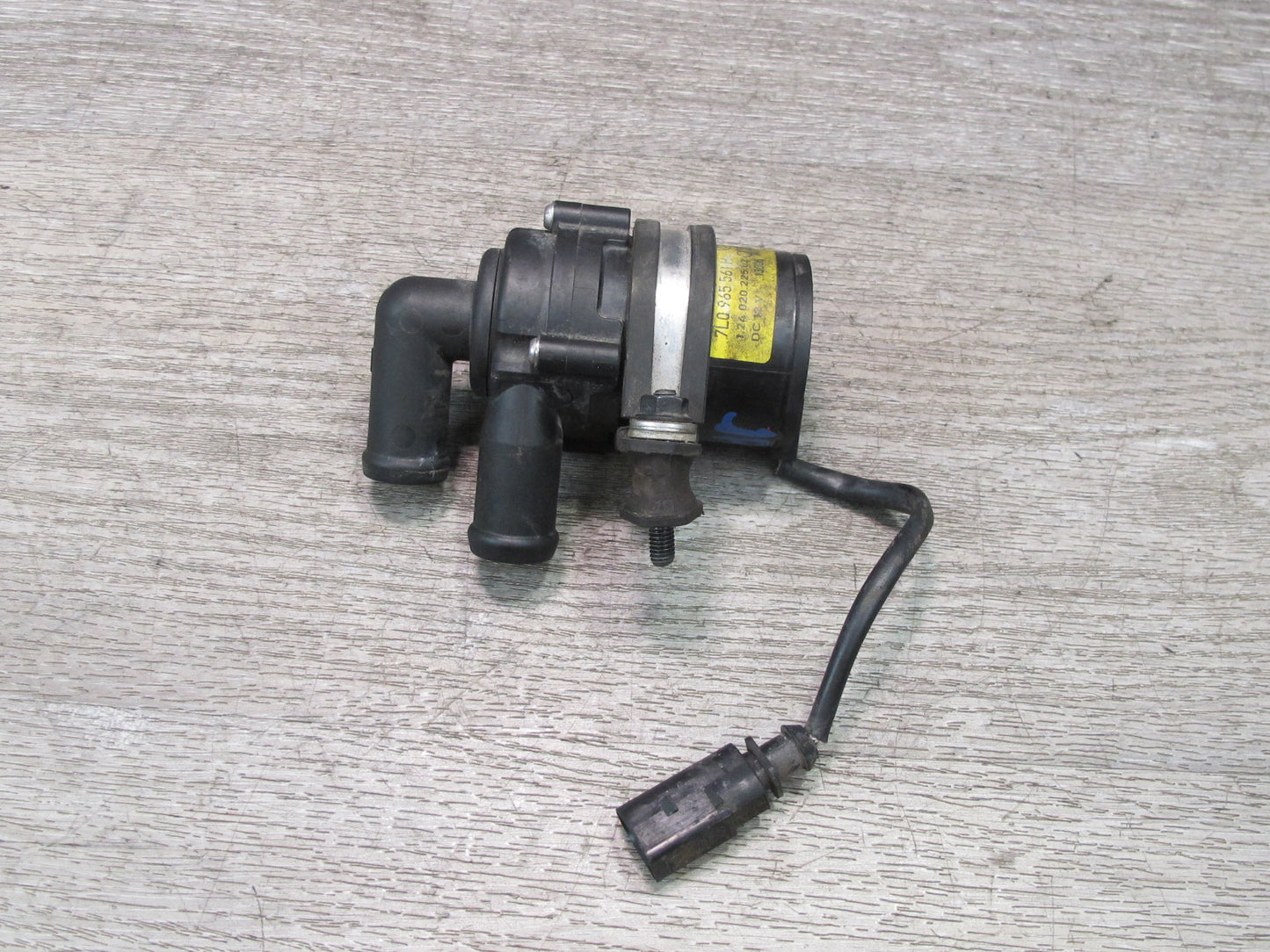 2003-2006 Porsche Cayenne 955 Auxiliary AUX Coolant Water Pump 7L0965561H