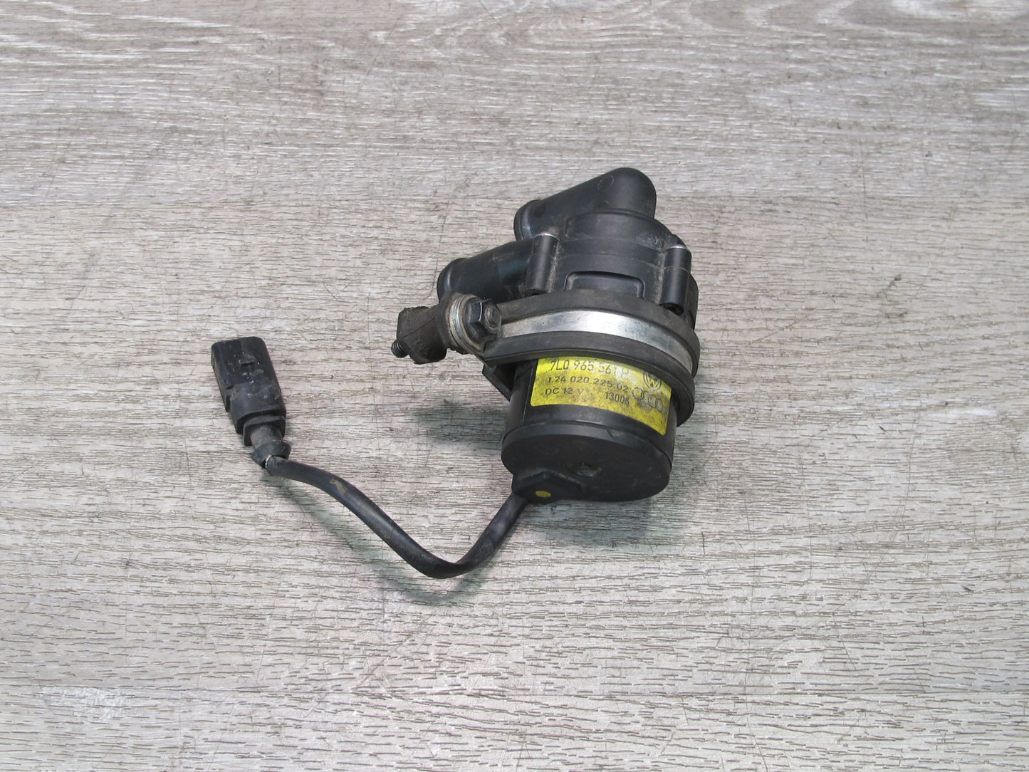 2003-2006 Porsche Cayenne 955 Auxiliary AUX Coolant Water Pump 7L0965561H