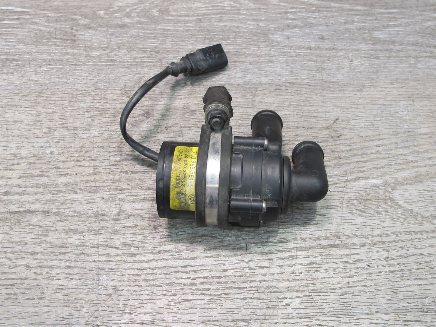 2003-2006 Porsche Cayenne 955 Auxiliary AUX Coolant Water Pump 7L0965561H