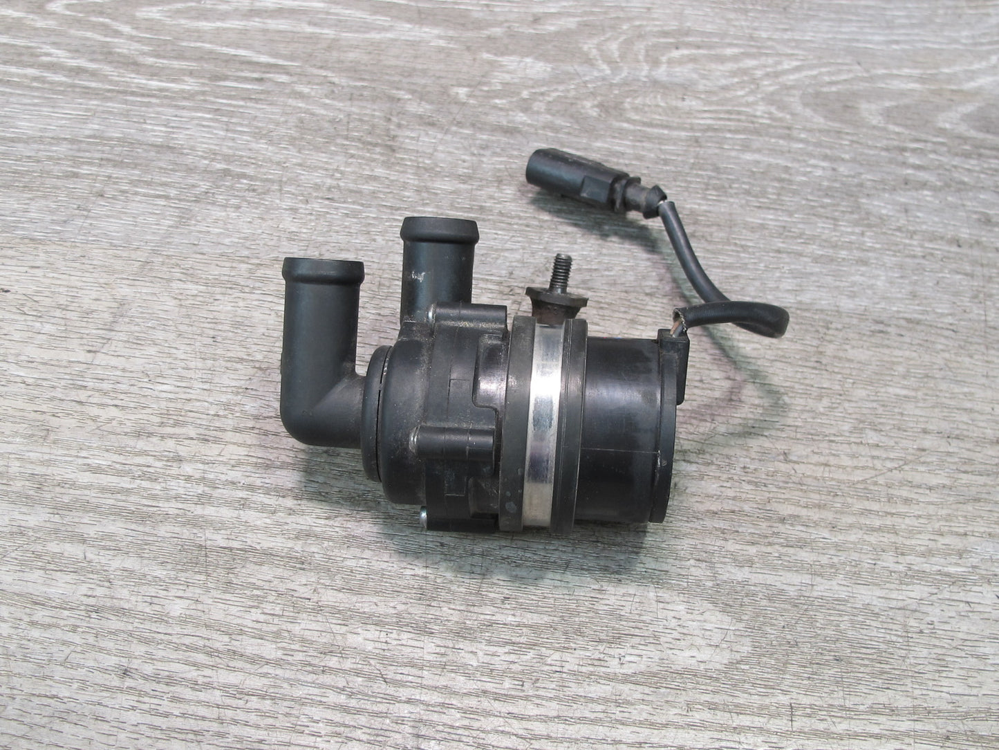 2003-2006 Porsche Cayenne 955 Auxiliary AUX Coolant Water Pump 7L0965561H