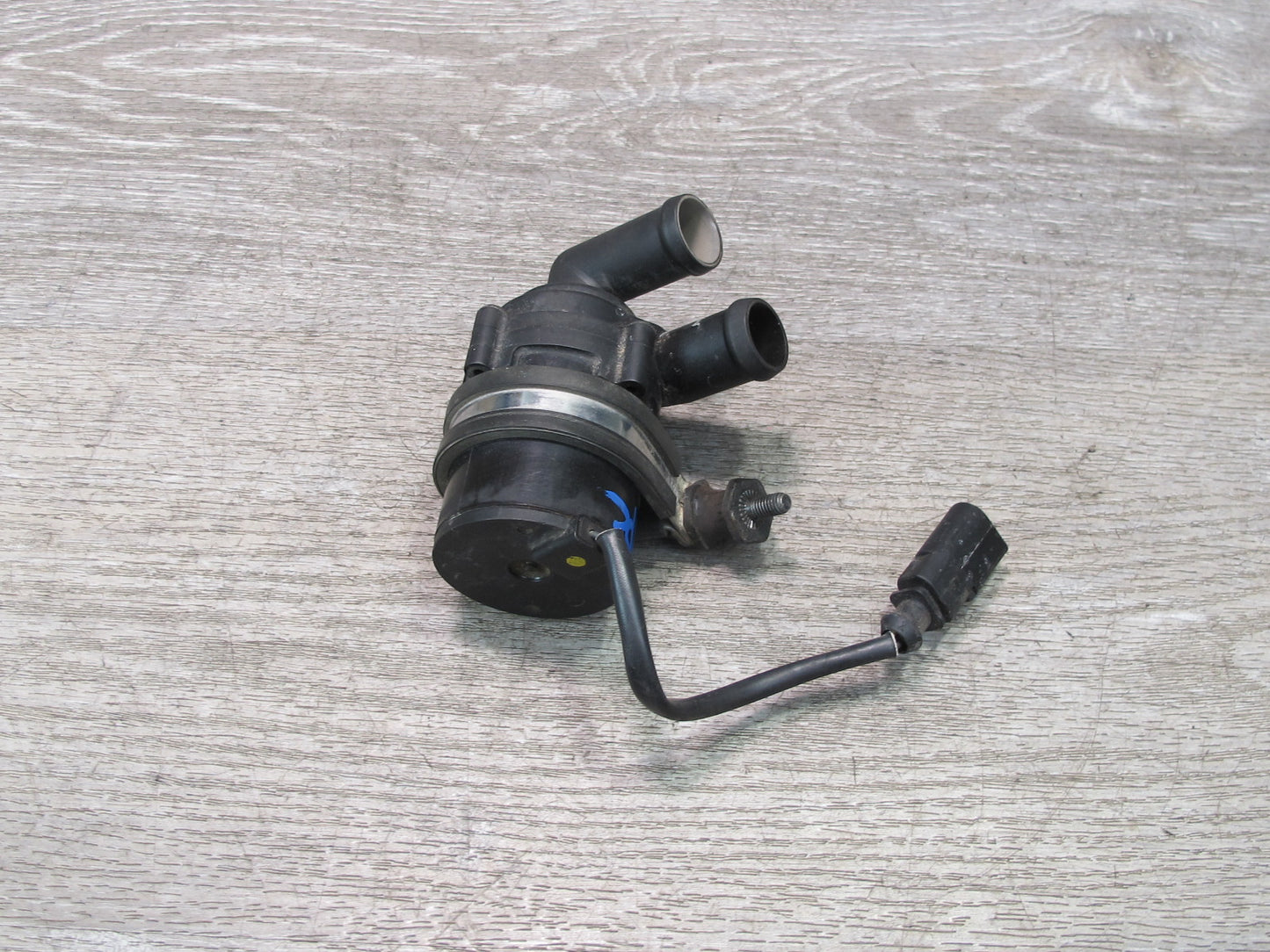2003-2006 Porsche Cayenne 955 Auxiliary AUX Coolant Water Pump 7L0965561H