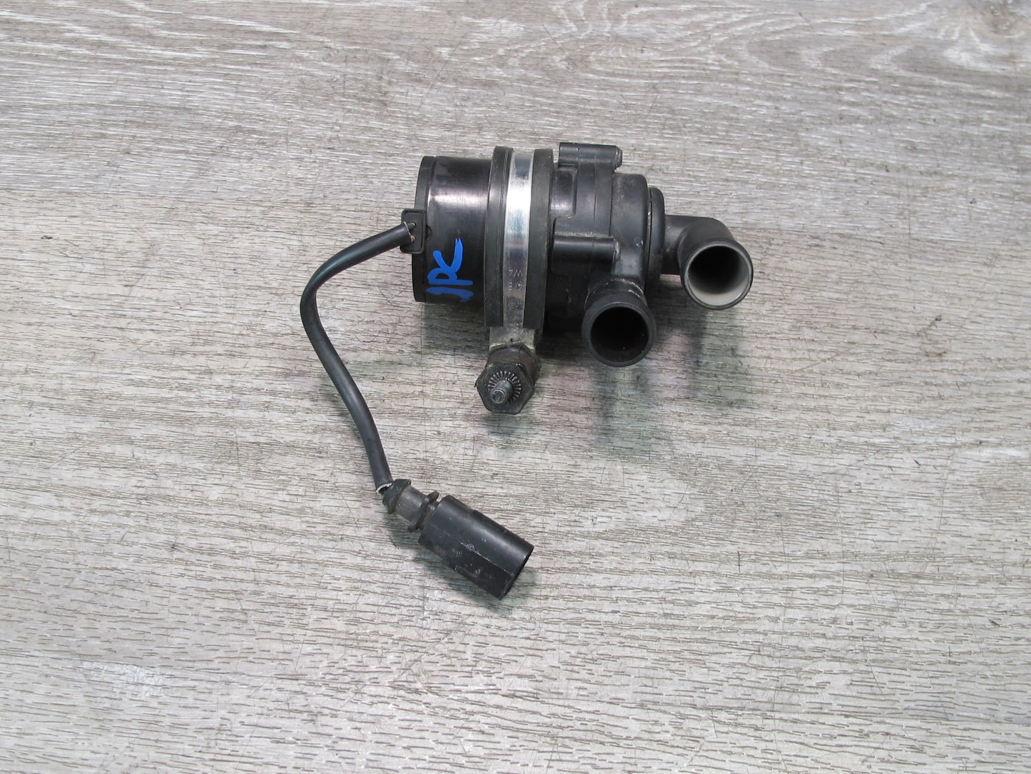 2003-2006 Porsche Cayenne 955 Auxiliary AUX Coolant Water Pump 7L0965561H