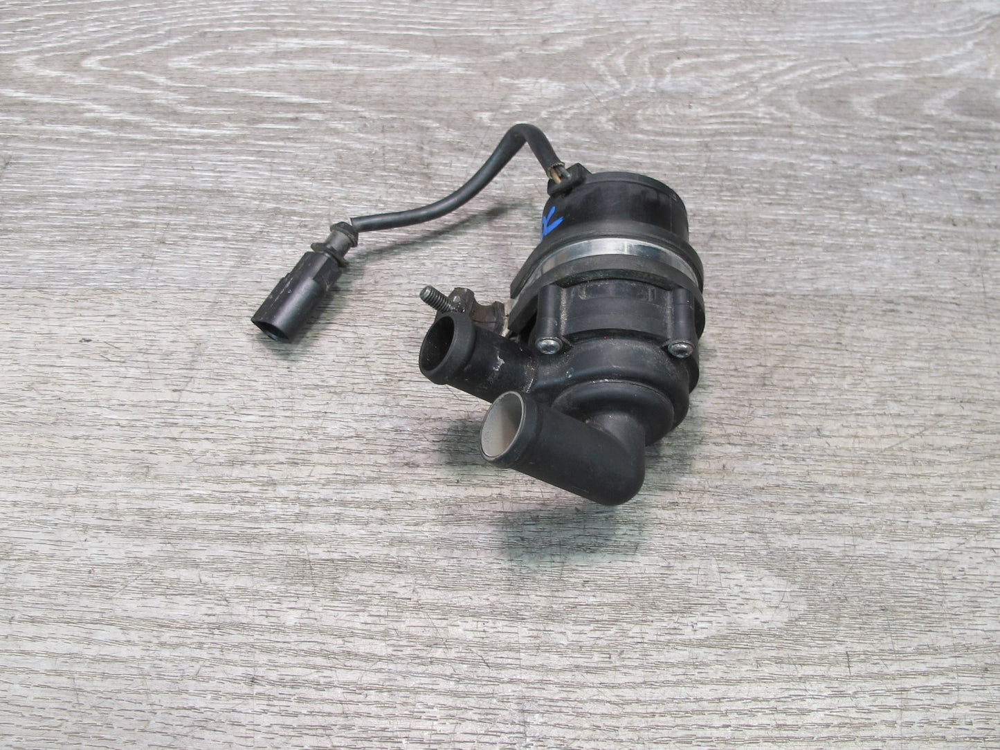 2003-2006 Porsche Cayenne 955 Auxiliary AUX Coolant Water Pump 7L0965561H