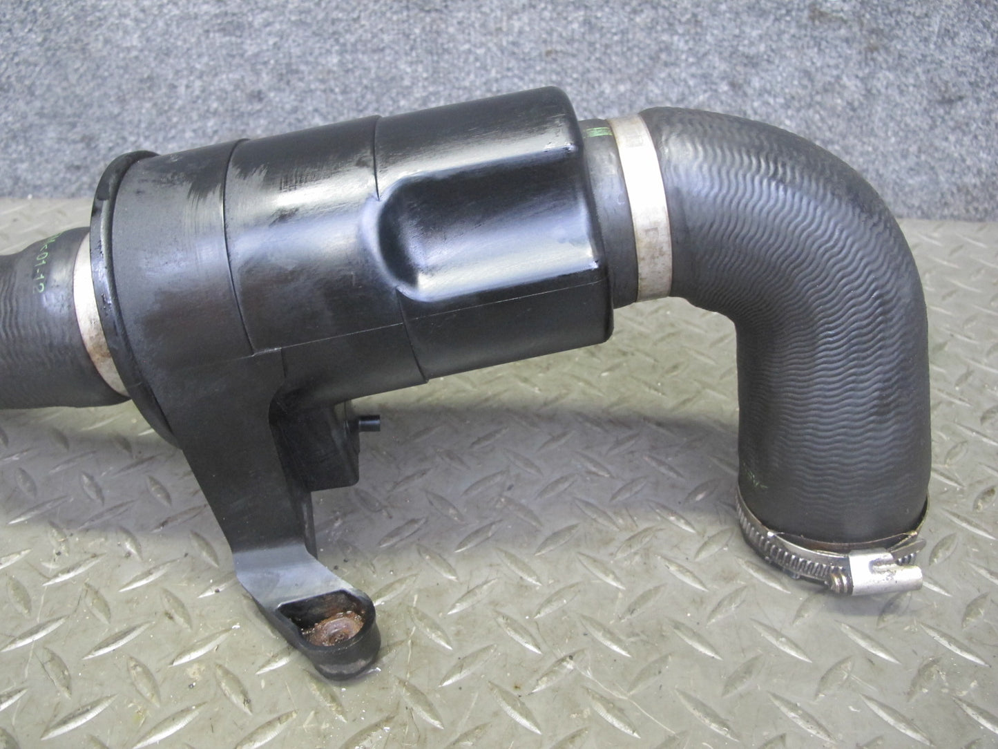 11-16 Mini Cooper S R60 R61 Countryman N18 Turbo Air Hose Pipe Line 9804248 OEM