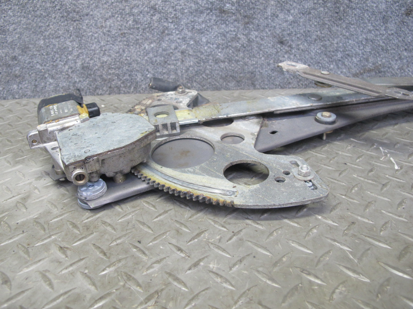 86-89 Mercedes R107 560SL Front Right Passenger Door Window Regulator Motor OEM