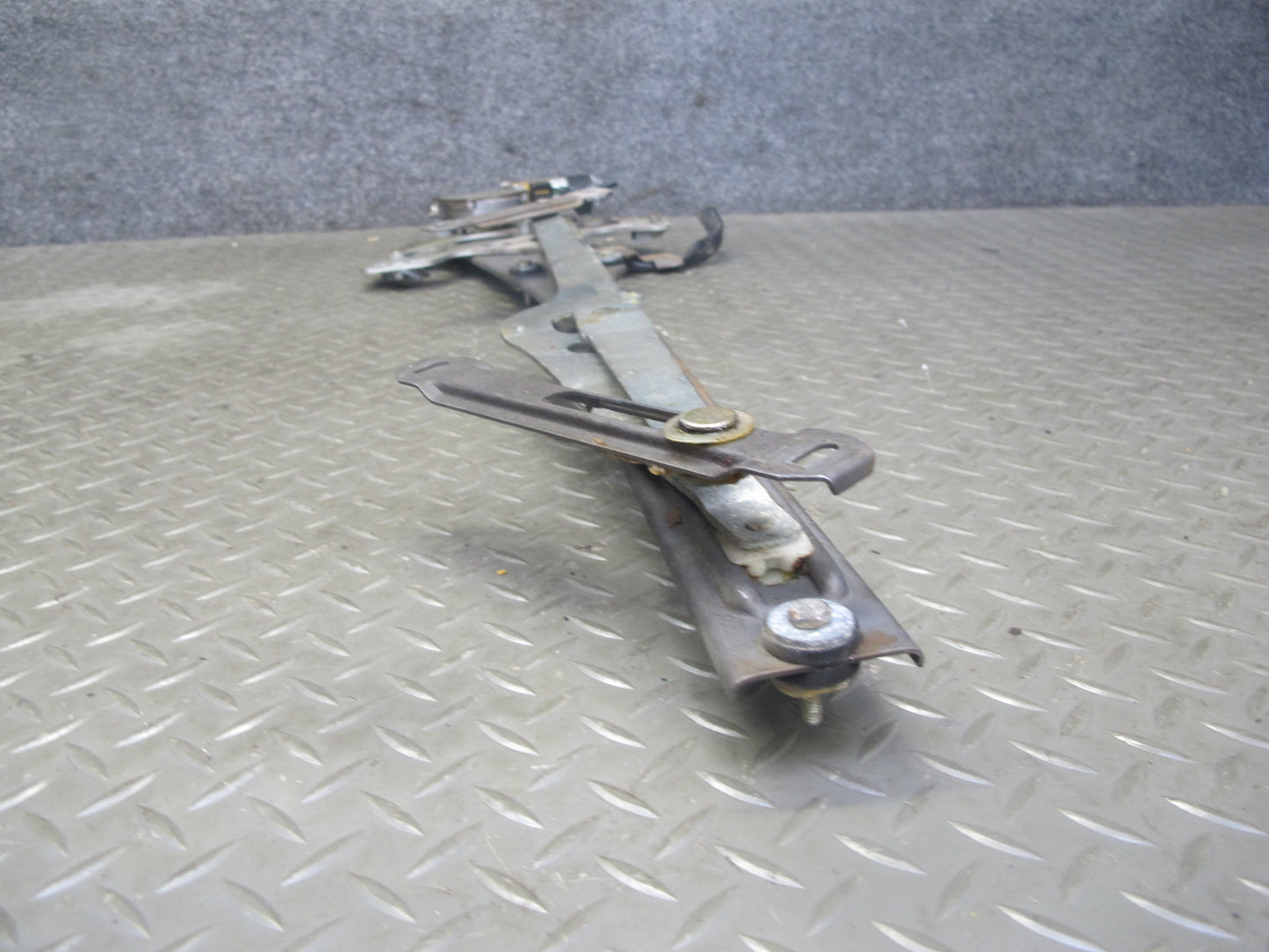 86-89 Mercedes R107 560SL Front Right Passenger Door Window Regulator Motor OEM