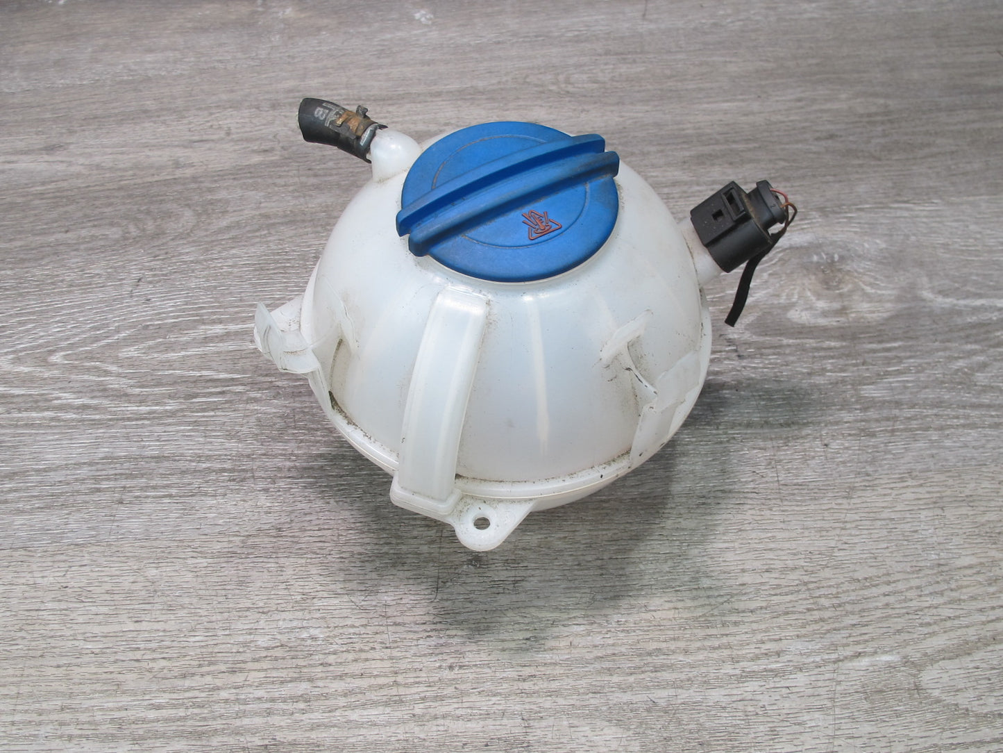 2008 VW R32 VR6 3.2L Engine Coolant Expansion Overflow Reservoir Tank OEM