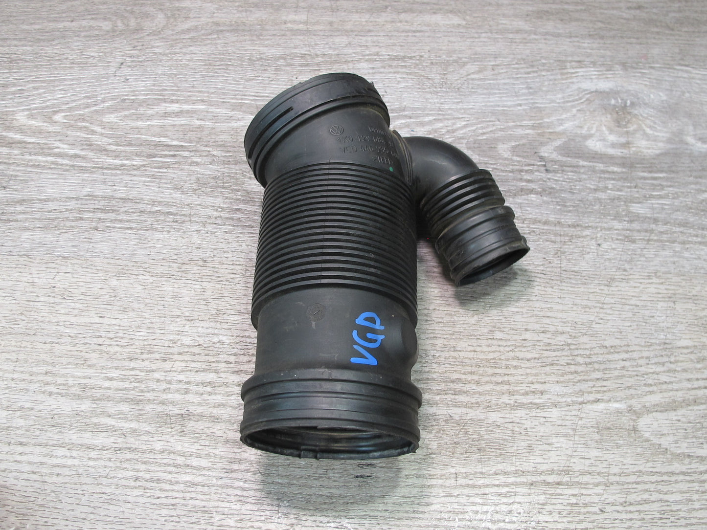 07-08 VW R32 MK5 EOS VR6 3.2L Cbra Engine Air Intake Connector Hose Pipe OEM