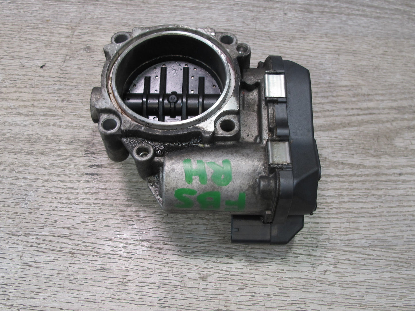 12-18 BMW E70 F01 F10 F12 S63 N63 4.4L Right Engine Throttle Body 7555944 OEM