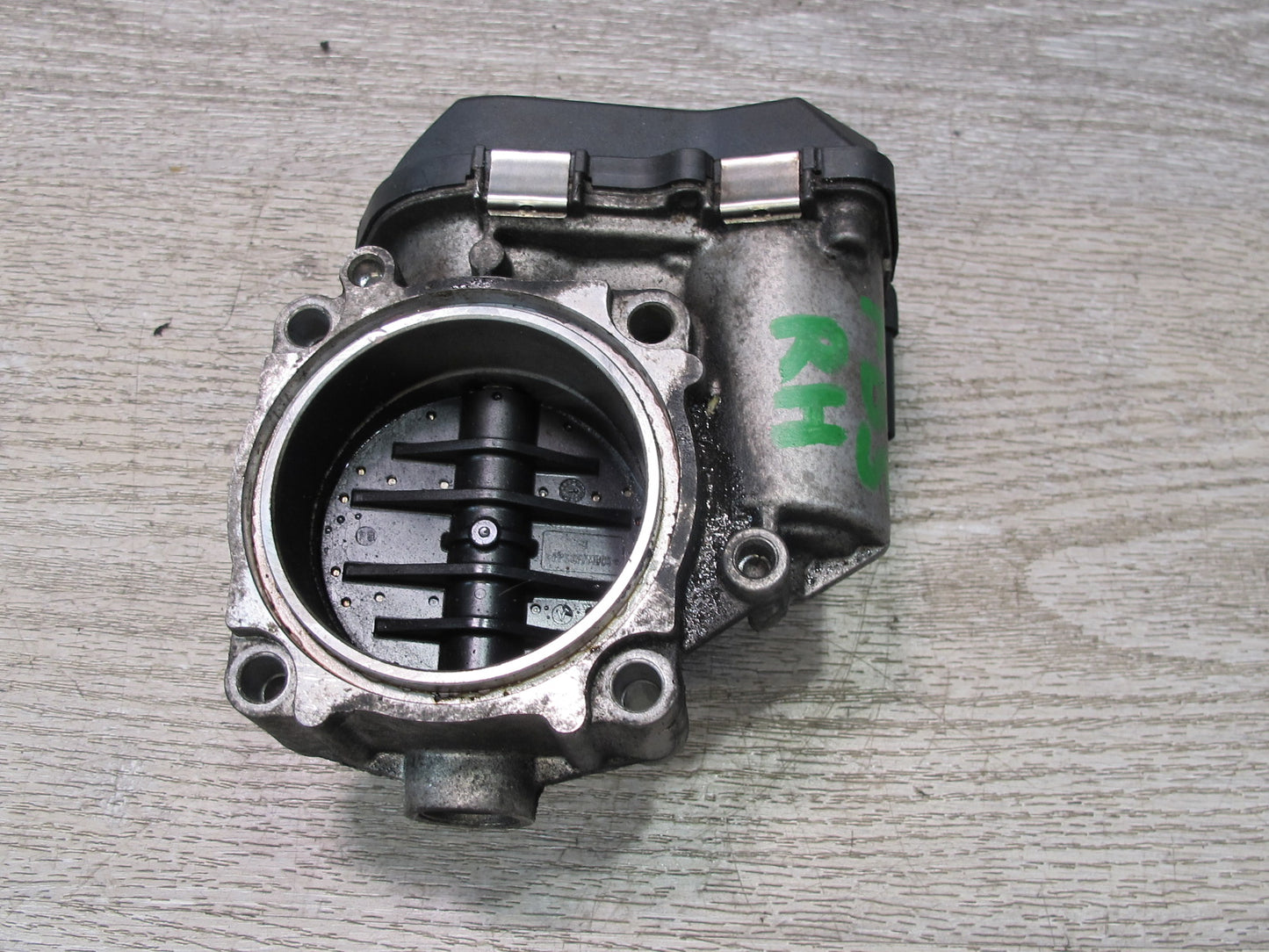 12-18 BMW E70 F01 F10 F12 S63 N63 4.4L Right Engine Throttle Body 7555944 OEM