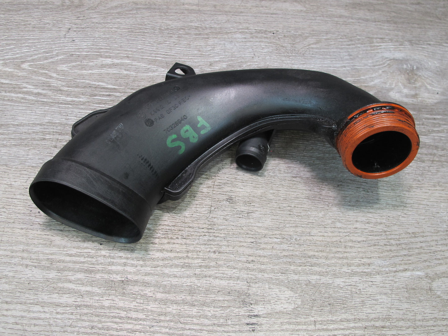 12-18 BMW F10 F12 550i 650i N63 Right Air Intake Duct Hose Tube 7577451 OEM