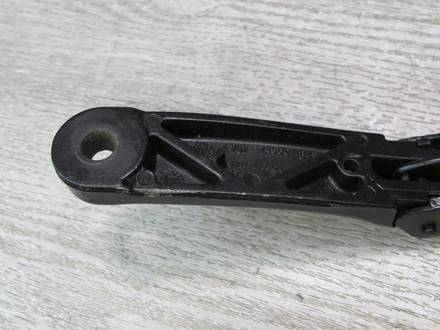 06-16 VW Golf R32 GTI Rabbit EOS Set of 2 Front Windshield Wiper Arm OEM