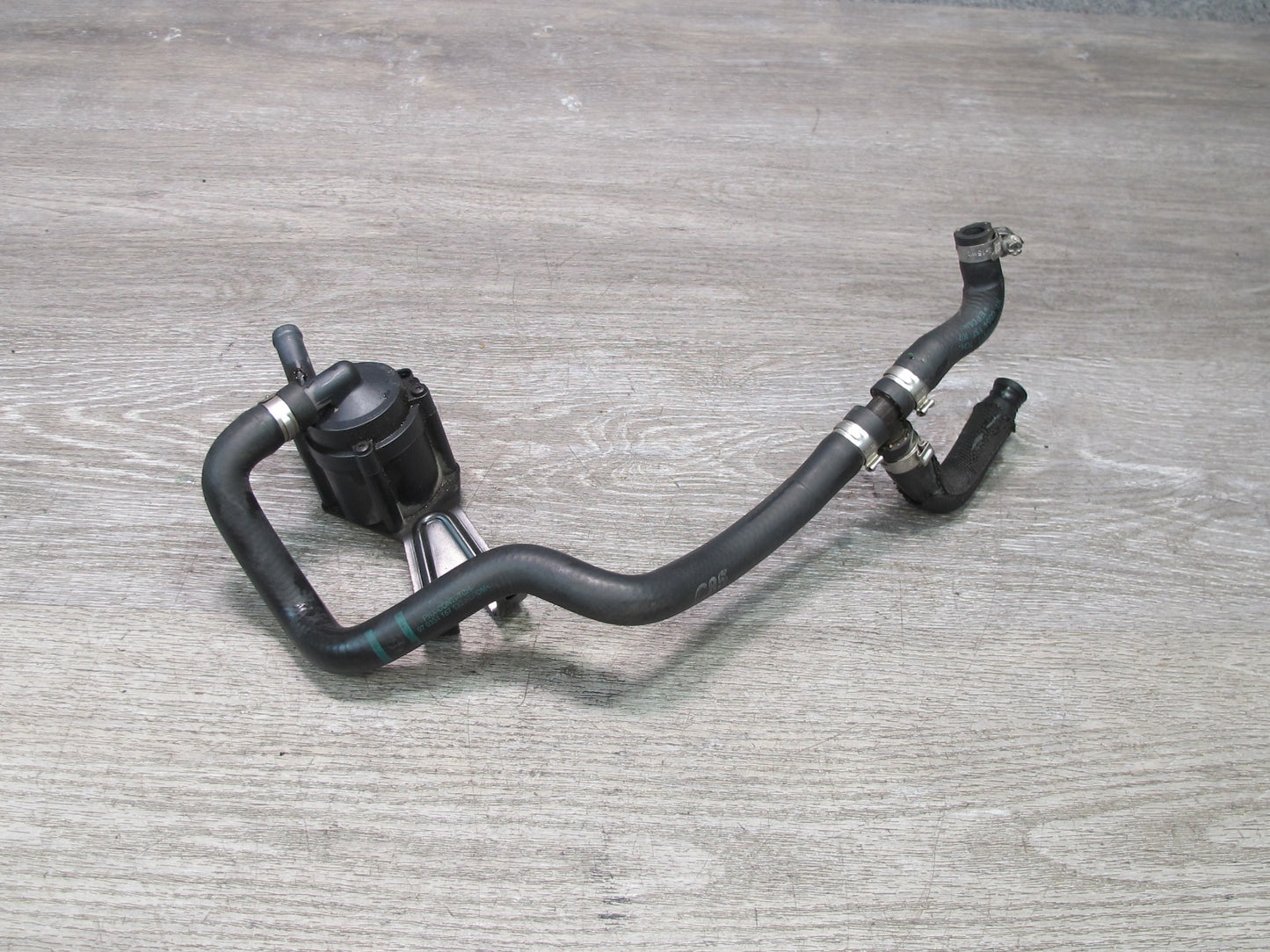 06-16 VW Golf R32 GTI Rabbit EOS Set of 2 Front Windshield Wiper Arm OEM