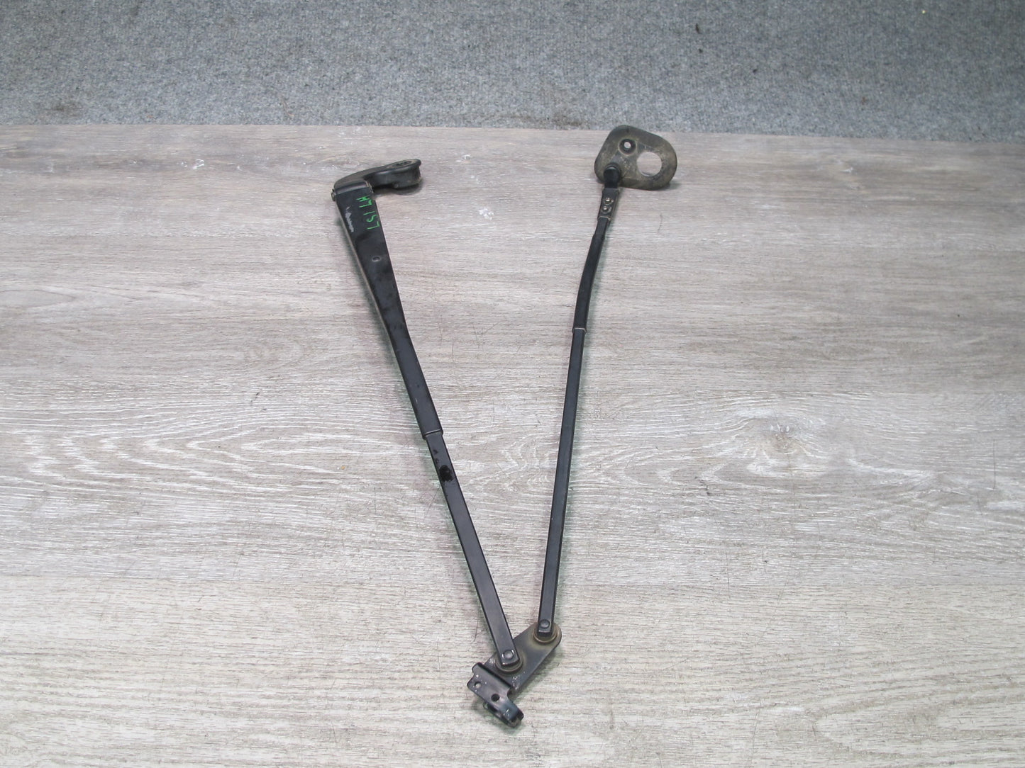95-00 Lexus LS400 UCF20L Set of 2 Front Left & Right Windshield Wiper Arm OEM