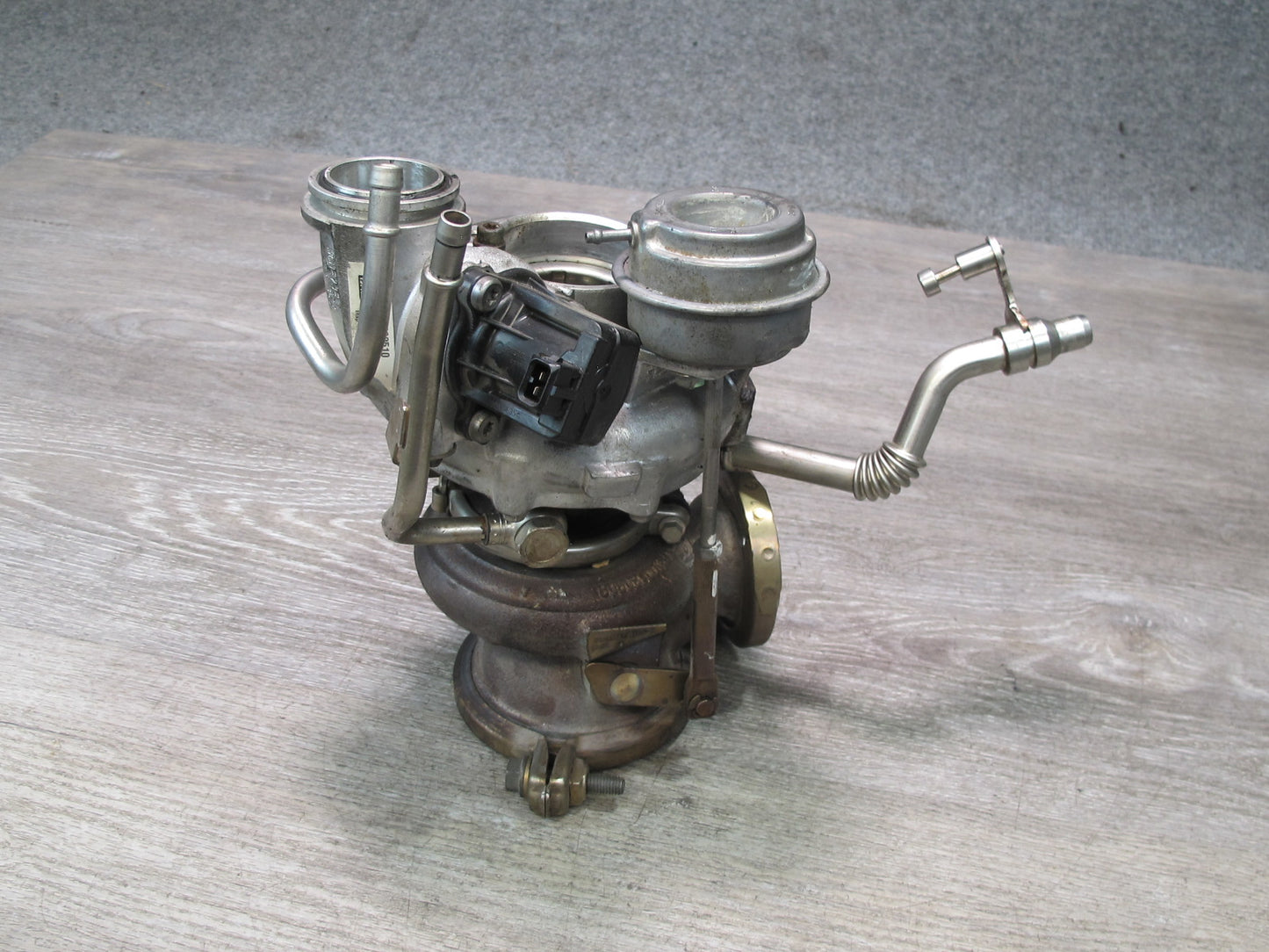 2012 BMW E70 F01 F02 F07 F10 F12 4.4L N63 Left Engine Turbocharger 7576985 OEM