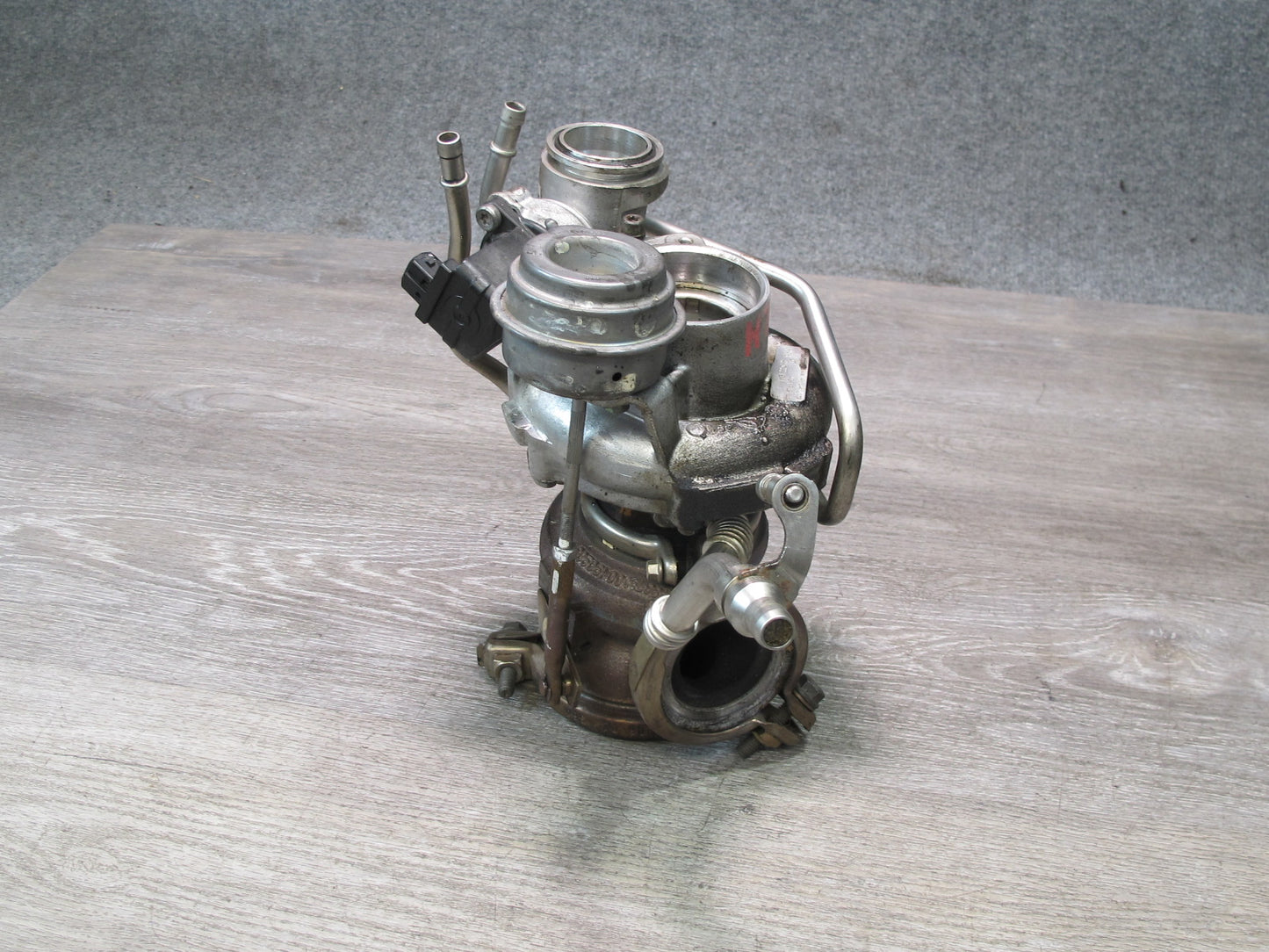 2012 BMW E70 F01 F02 F07 F10 F12 4.4L N63 Left Engine Turbocharger 7576985 OEM
