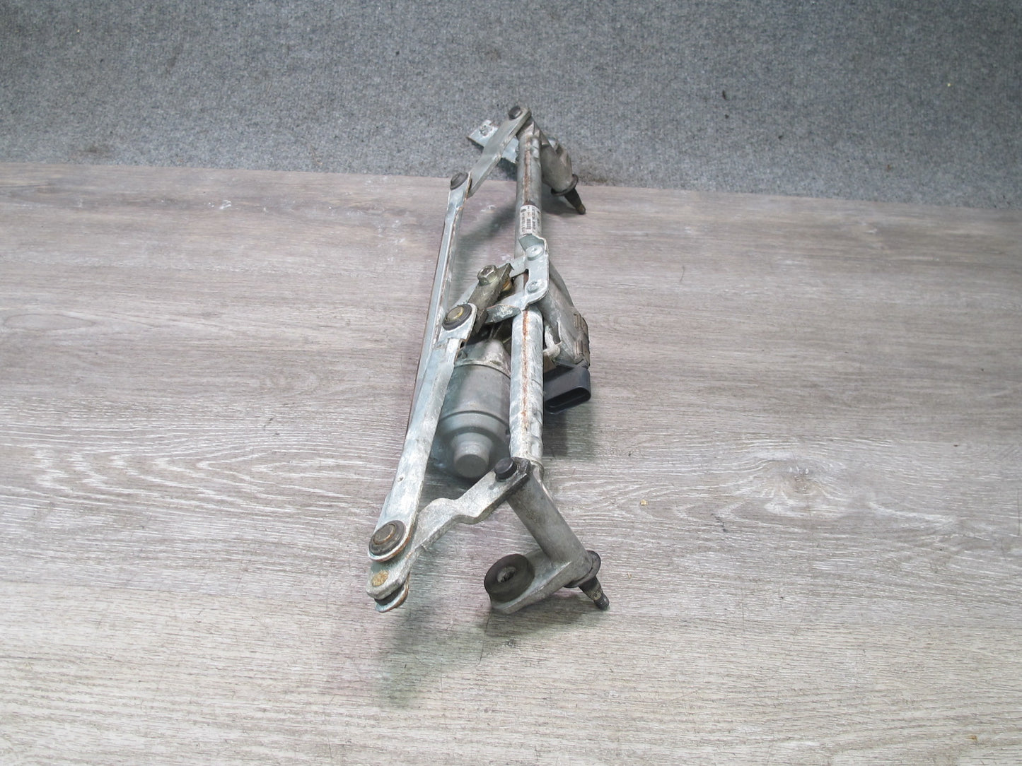 06-16 VW Golf R GTI R32 EOS Rabbit Jetta Windshield Wiper Transmission Motor OEM