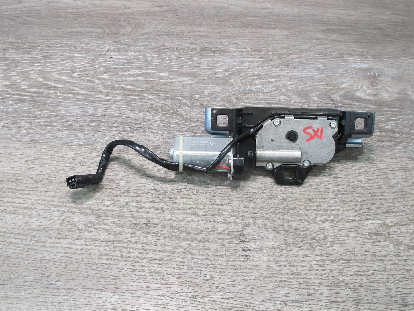 2008-2014 BMW E71 E72 X6 Rear Trunk Lid Power Lock Drive Motor Mechanism 7114613
