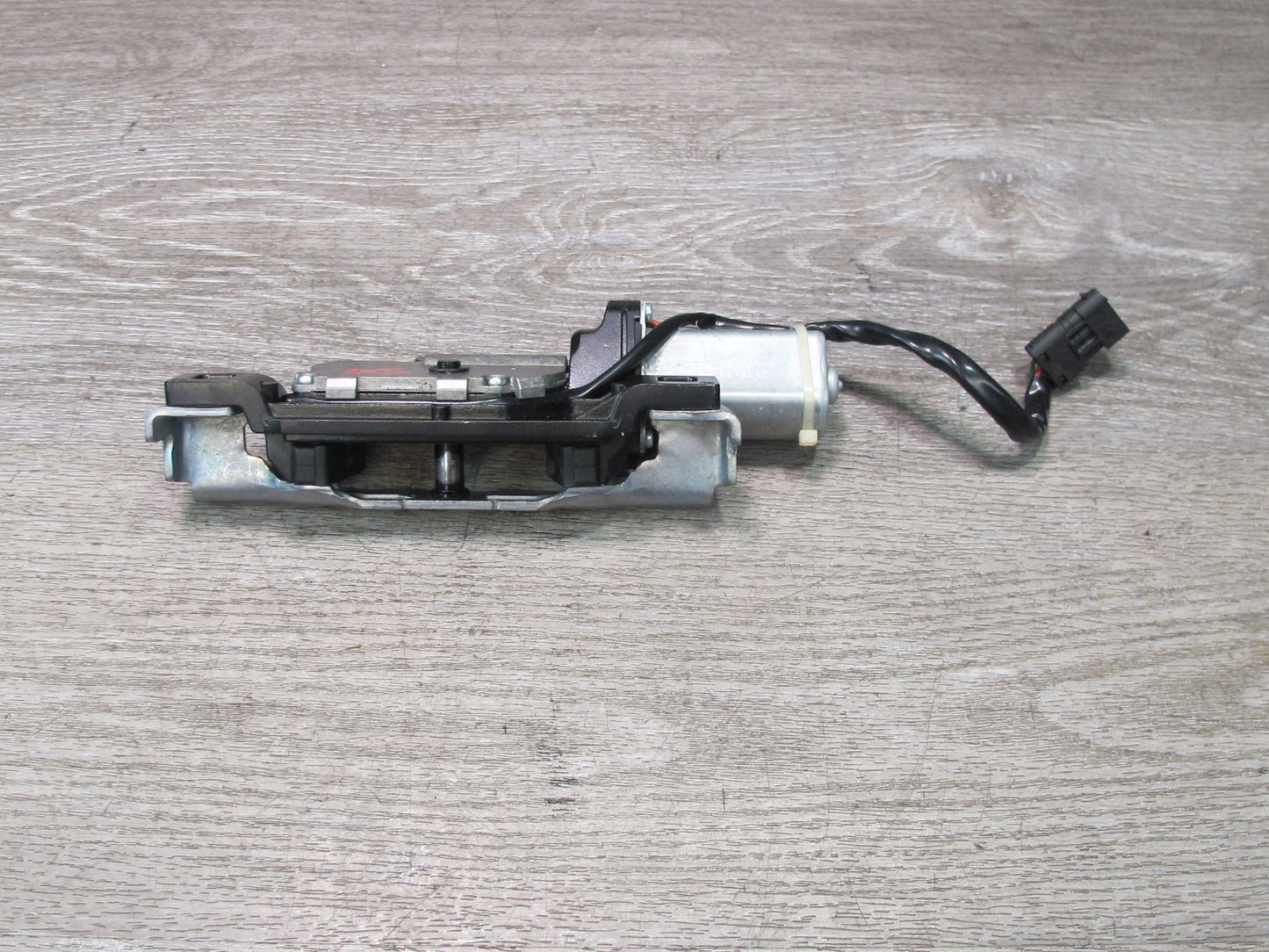 2008-2014 BMW E71 E72 X6 Rear Trunk Lid Power Lock Drive Motor Mechanism 7114613