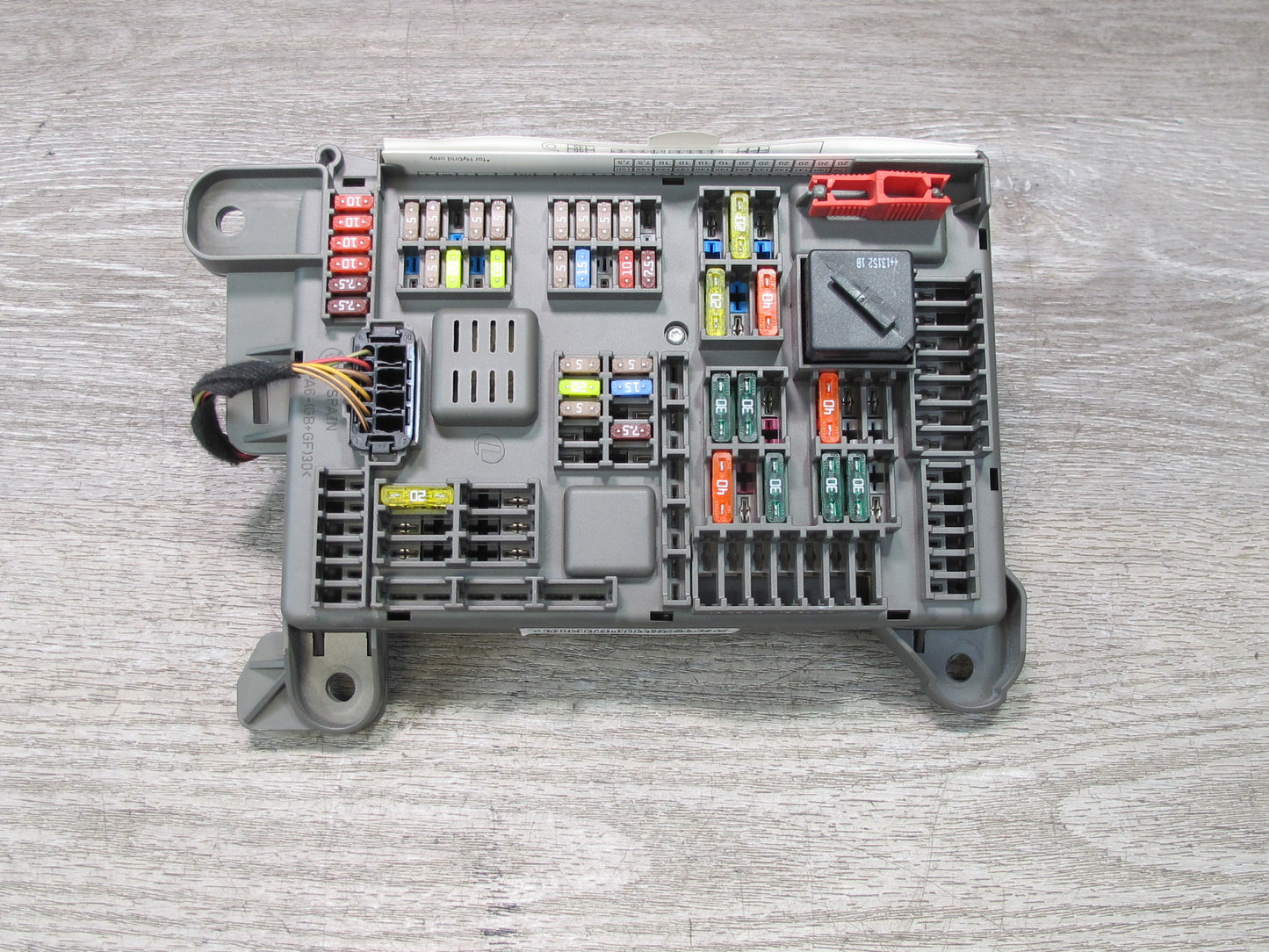 2008-2014 BMW E71 E72 X6 Rear Power Distribution Fuse Relay Box 6931687