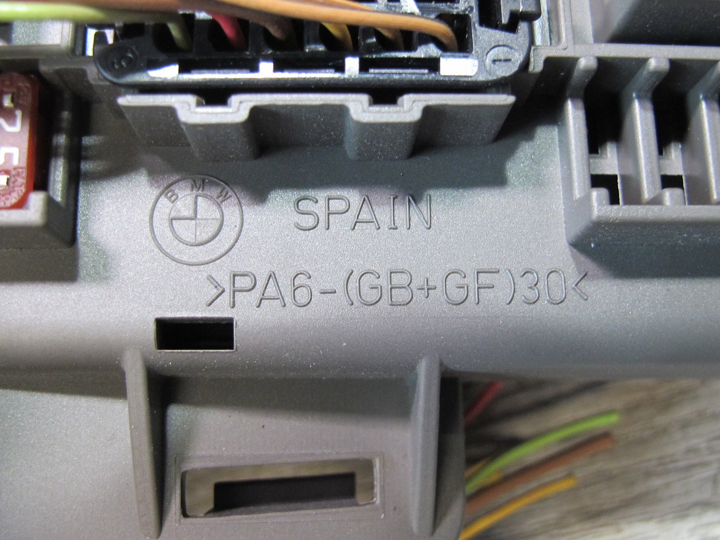 2008-2014 BMW E71 E72 X6 Rear Power Distribution Fuse Relay Box 6931687