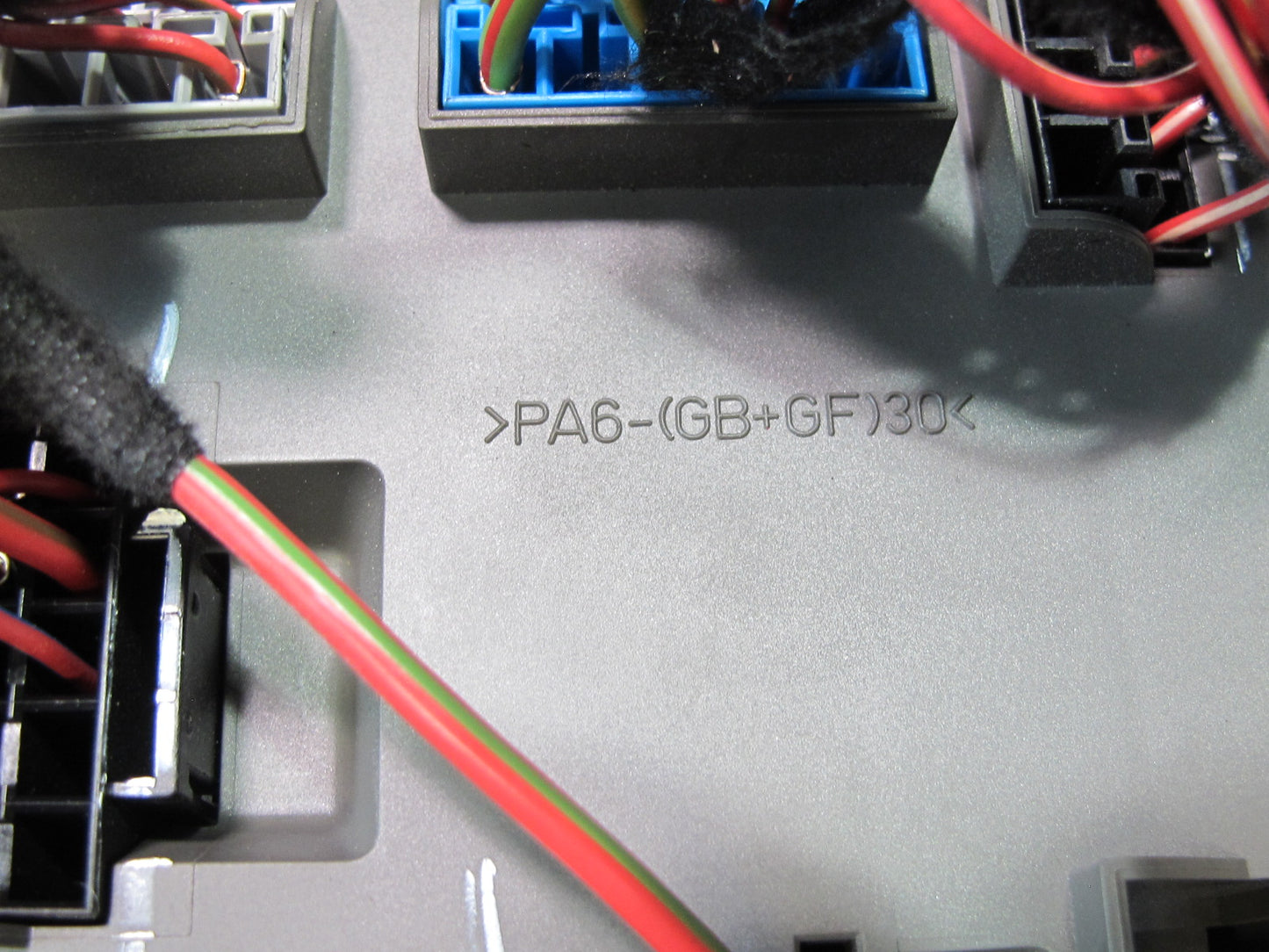 2008-2014 BMW E71 E72 X6 Rear Power Distribution Fuse Relay Box 6931687