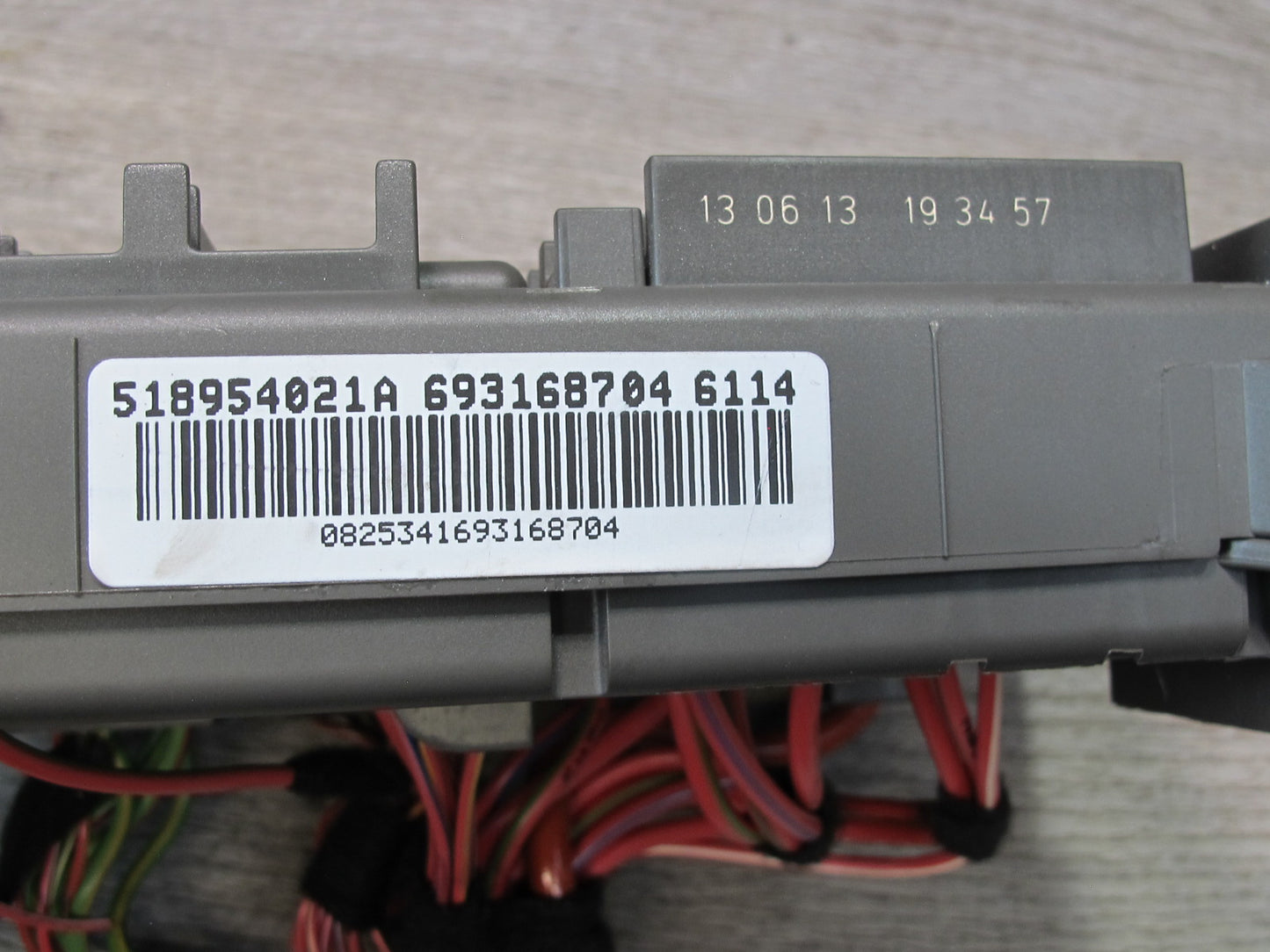 2008-2014 BMW E71 E72 X6 Rear Power Distribution Fuse Relay Box 6931687