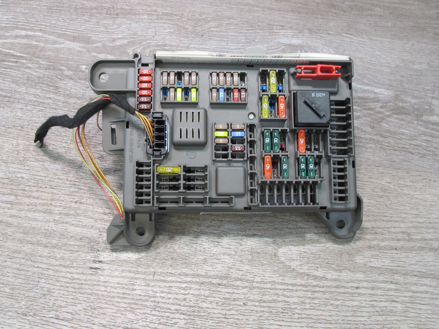 2008-2014 BMW E71 E72 X6 Rear Power Distribution Fuse Relay Box 6931687