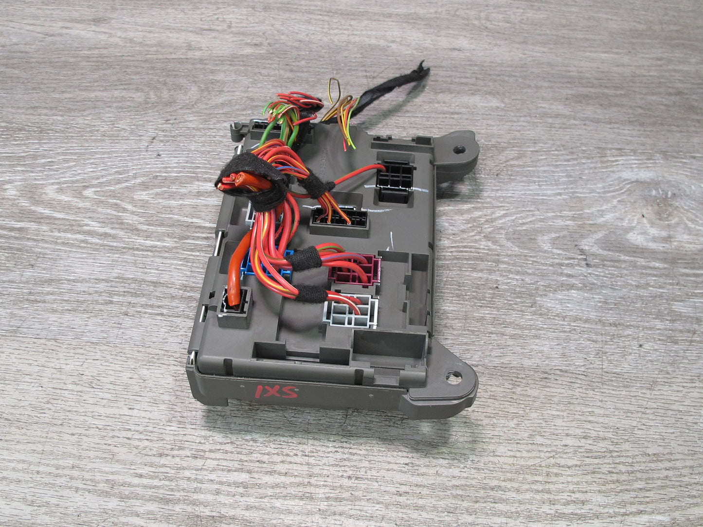 2008-2014 BMW E71 E72 X6 Rear Power Distribution Fuse Relay Box 6931687