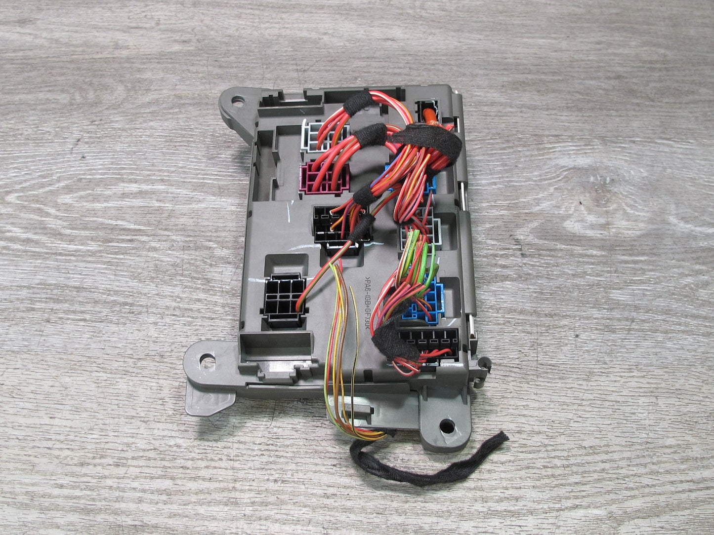 2008-2014 BMW E71 E72 X6 Rear Power Distribution Fuse Relay Box 6931687