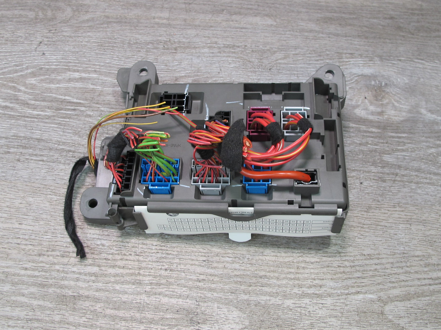 2008-2014 BMW E71 E72 X6 Rear Power Distribution Fuse Relay Box 6931687