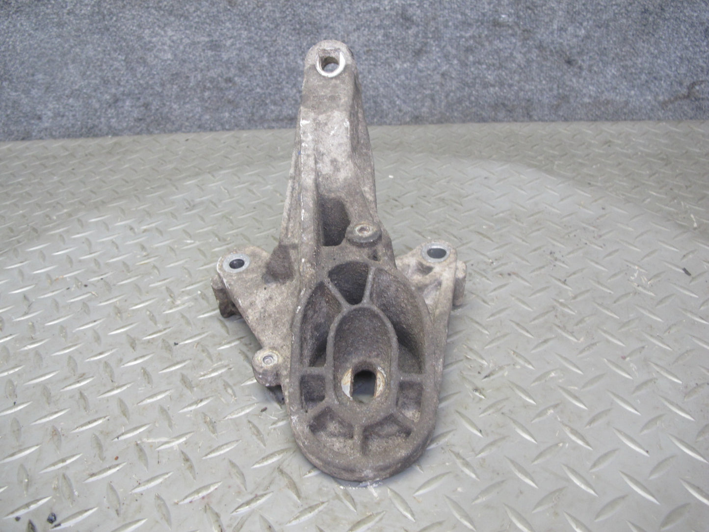 11-13 Mini Cooper S R55 R56 R57 R58 R59 R60 R61 Transmission Mount Bracket OEM