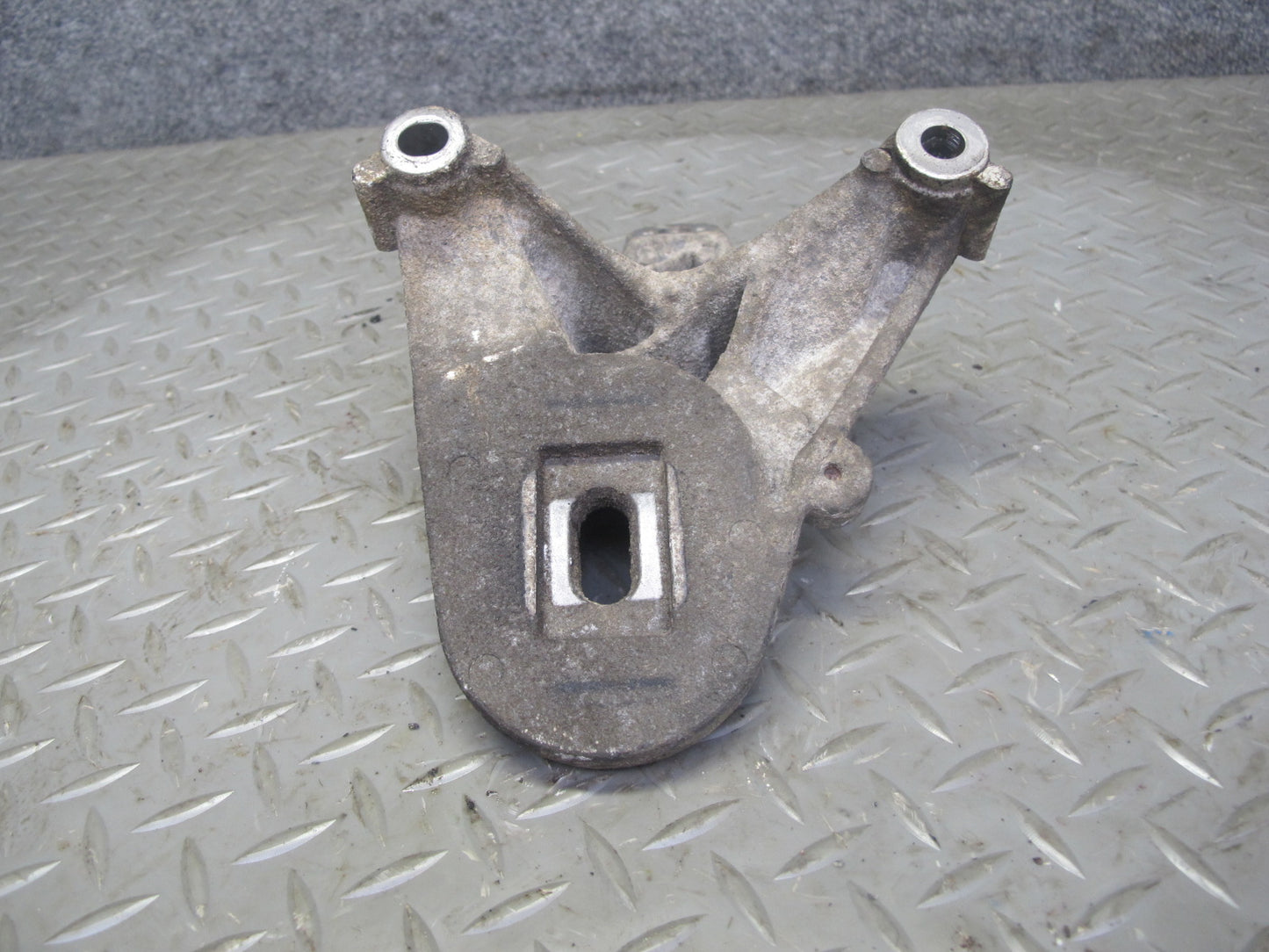 11-13 Mini Cooper S R55 R56 R57 R58 R59 R60 R61 Transmission Mount Bracket OEM