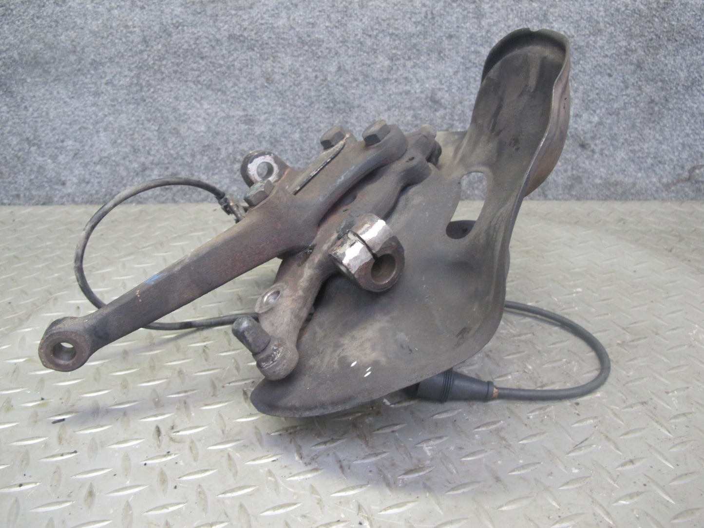86-89 Mercedes R107 560SL Front Right Spindle Knuckle Wheel Hub Bearing OEM