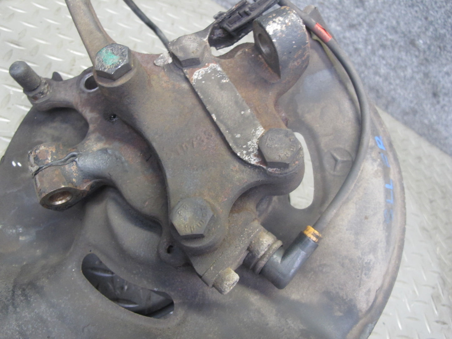 86-89 Mercedes R107 560SL Front Right Spindle Knuckle Wheel Hub Bearing OEM