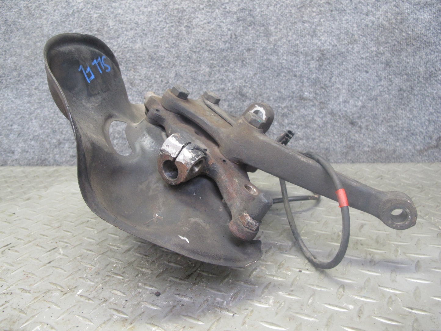 86-89 Mercedes R107 560SL Front Left Spindle Knuckle Wheel Hub Bearing OEM