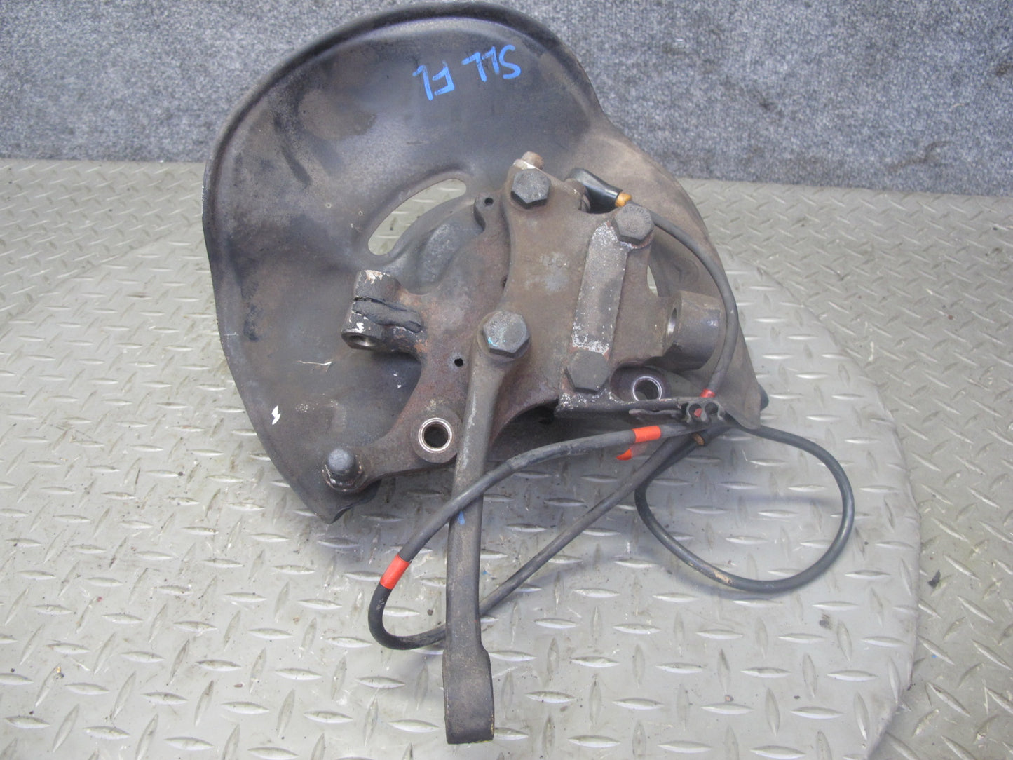 86-89 Mercedes R107 560SL Front Left Spindle Knuckle Wheel Hub Bearing OEM
